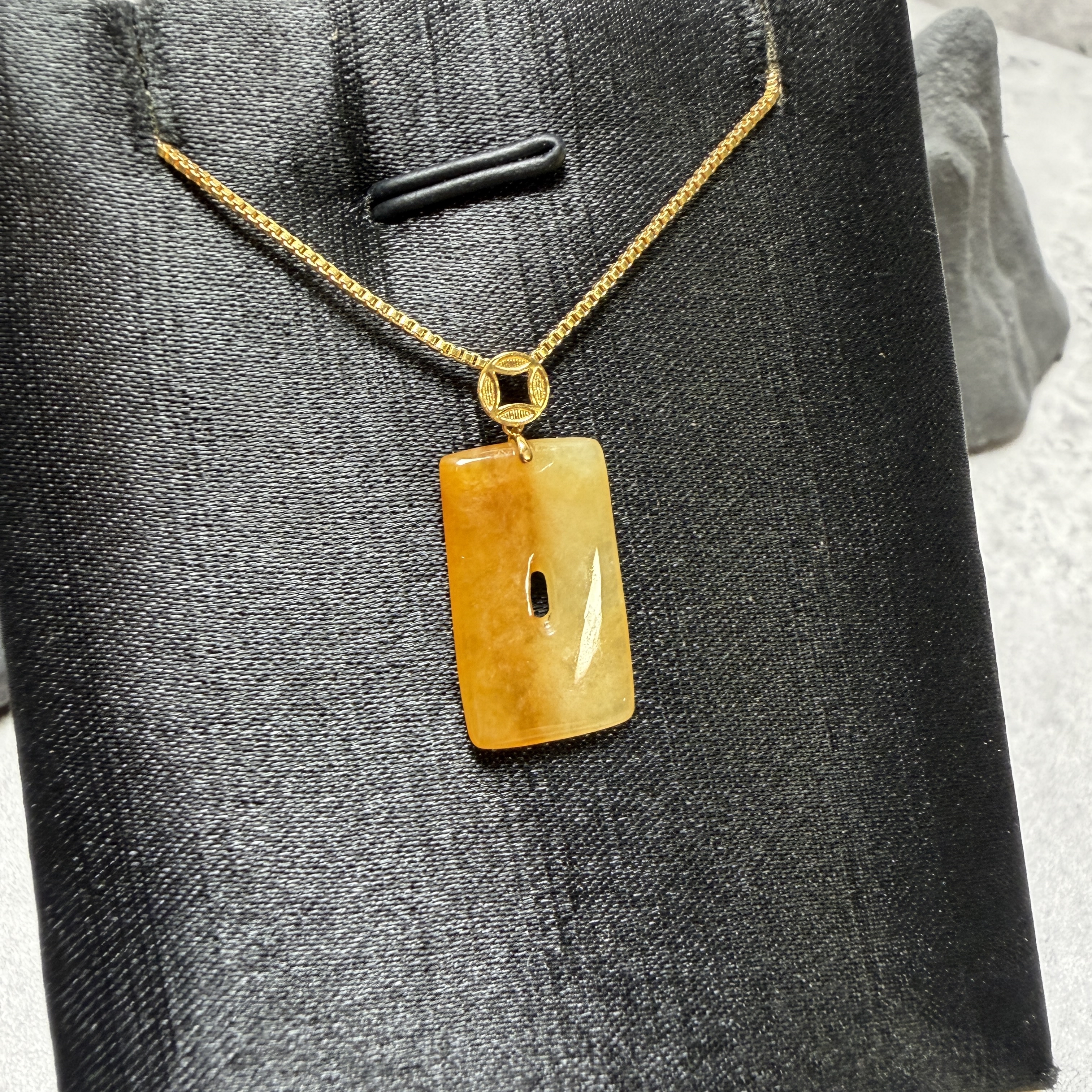 天然黃翡招財無事牌18K