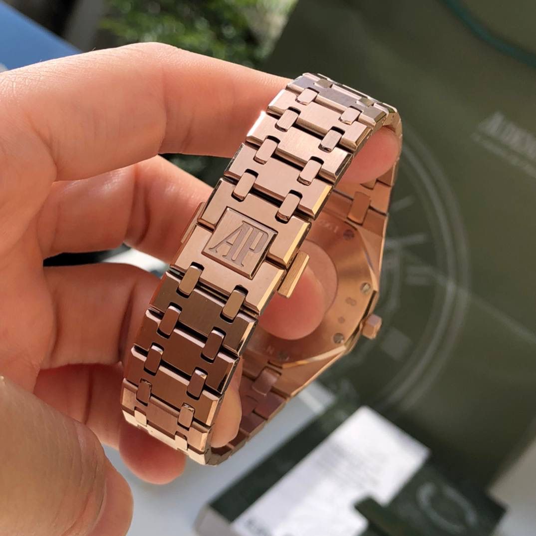 爱彼皇家橡树系列女士腕表，玫瑰金镶钻奢华腕表