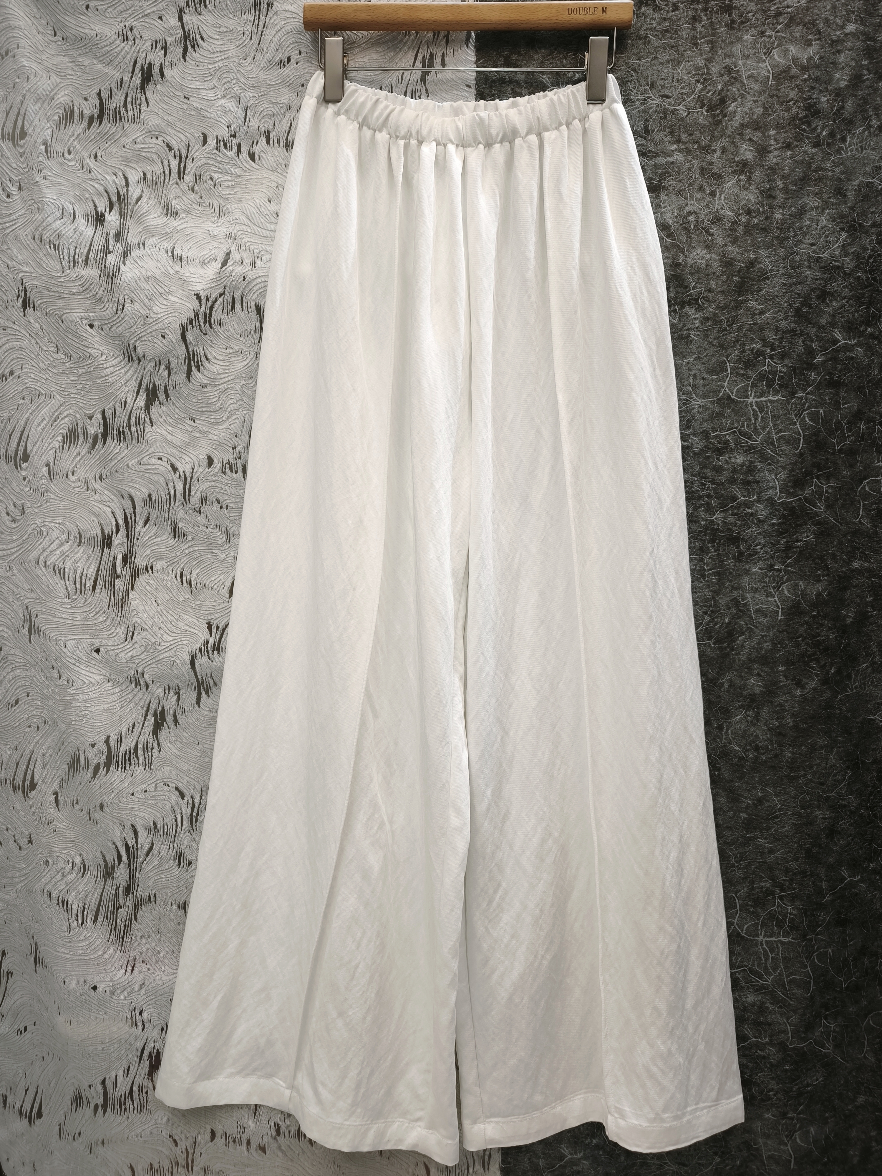 前骨簿料直筒褲