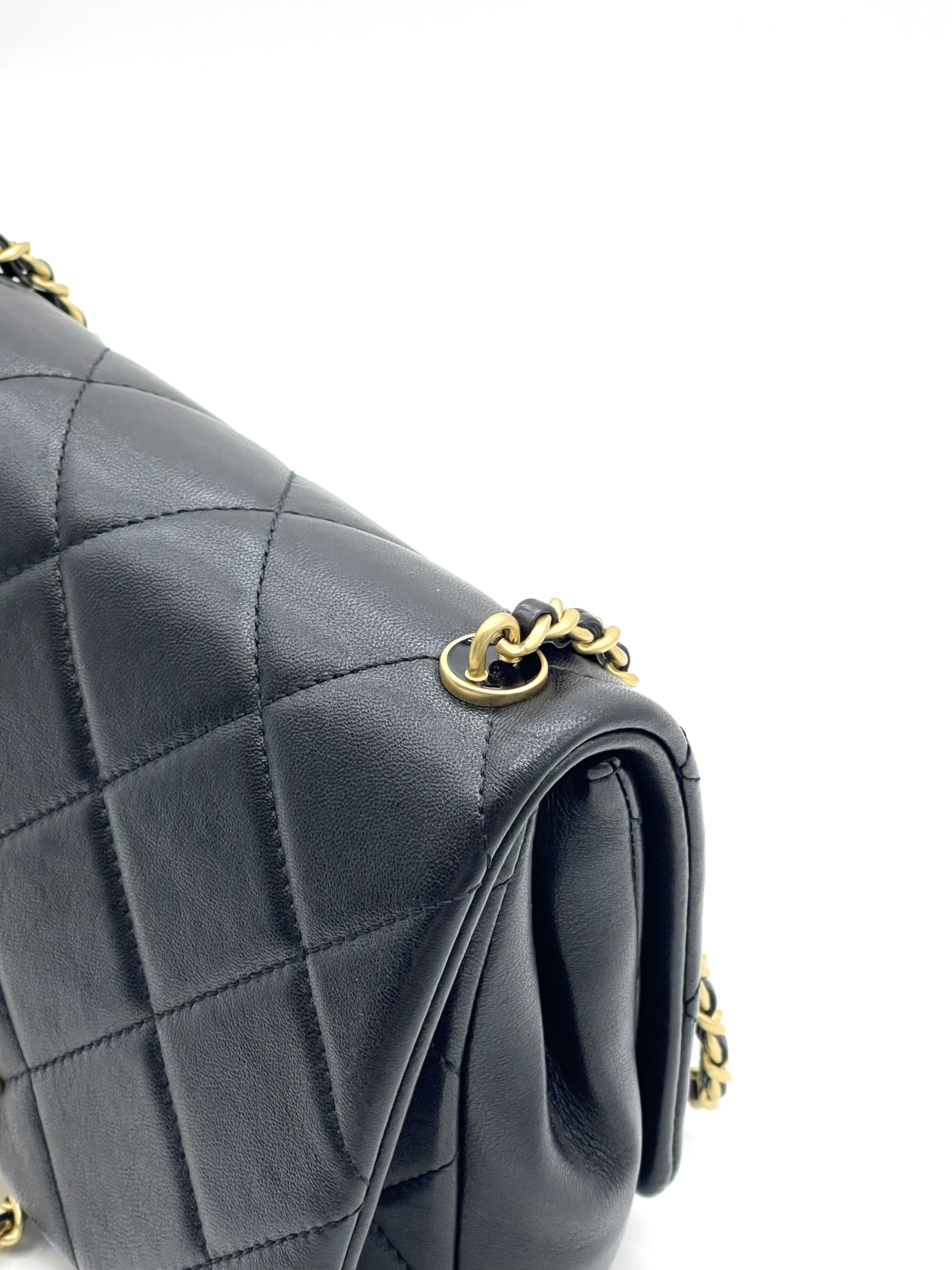 Pre-owned Chanel24s mini flap bag / Product Code: 26031420