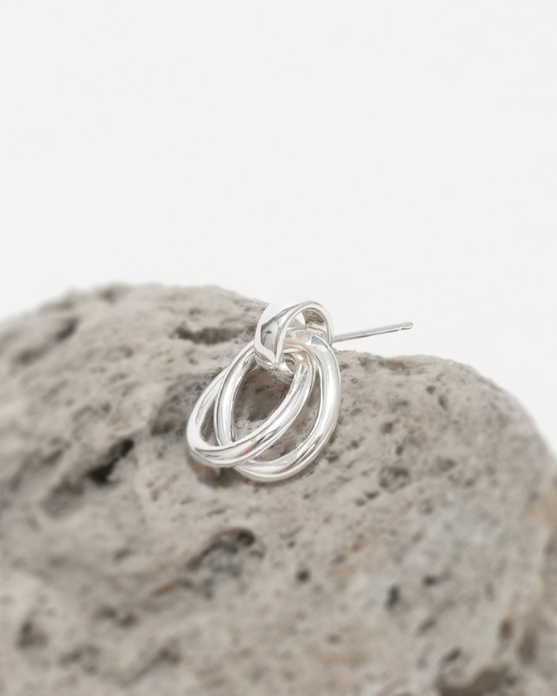 Minimalist lnterloop Earrings