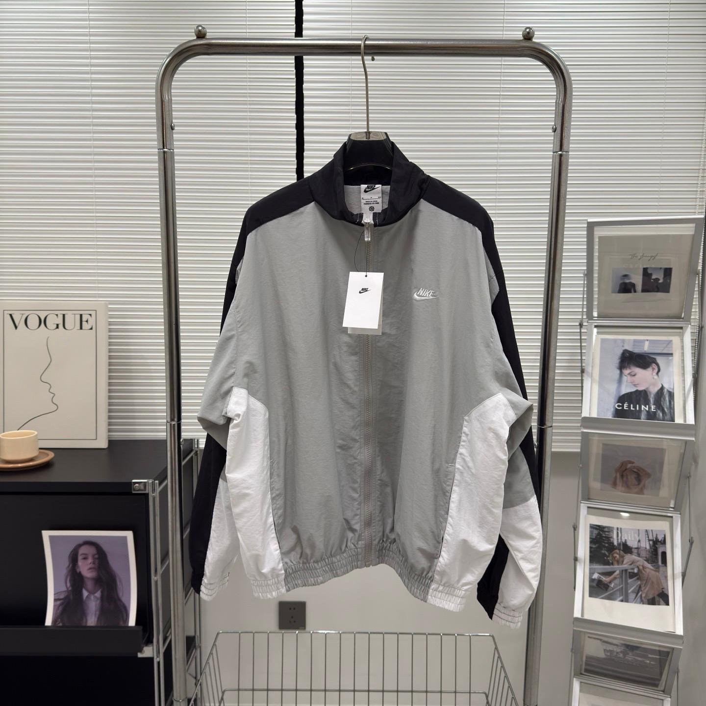 $125件,Nike Lab拼色風衣