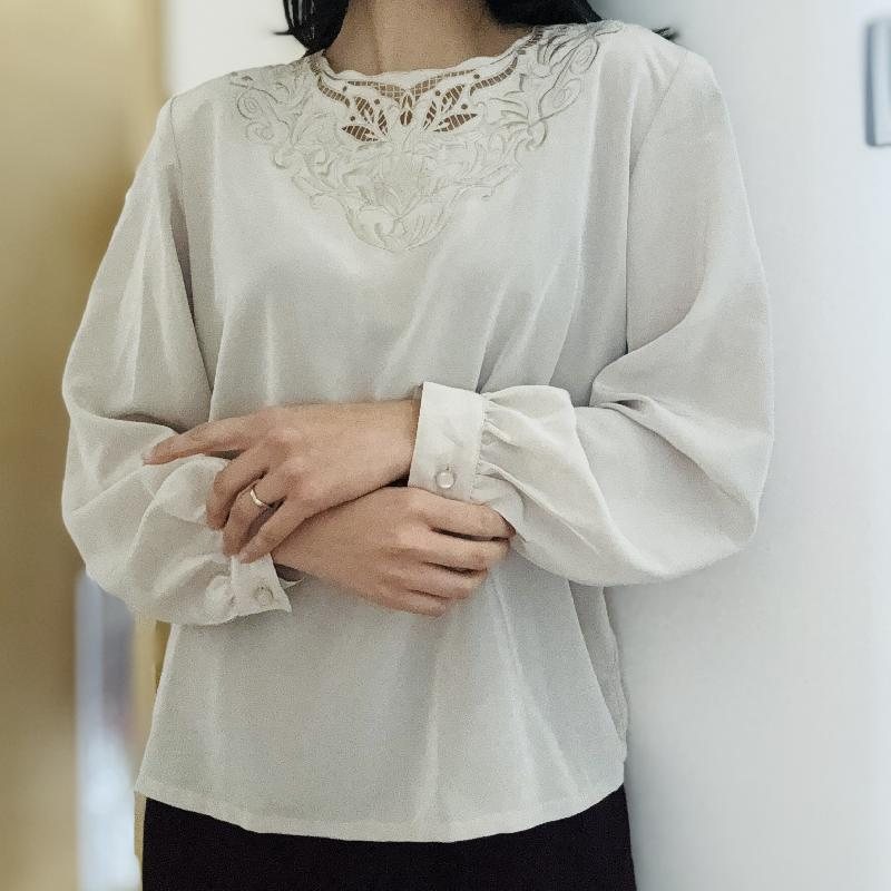 Vintage Japanese New Old Stock Embroidered Neckline Beige Blouse (MT1840)