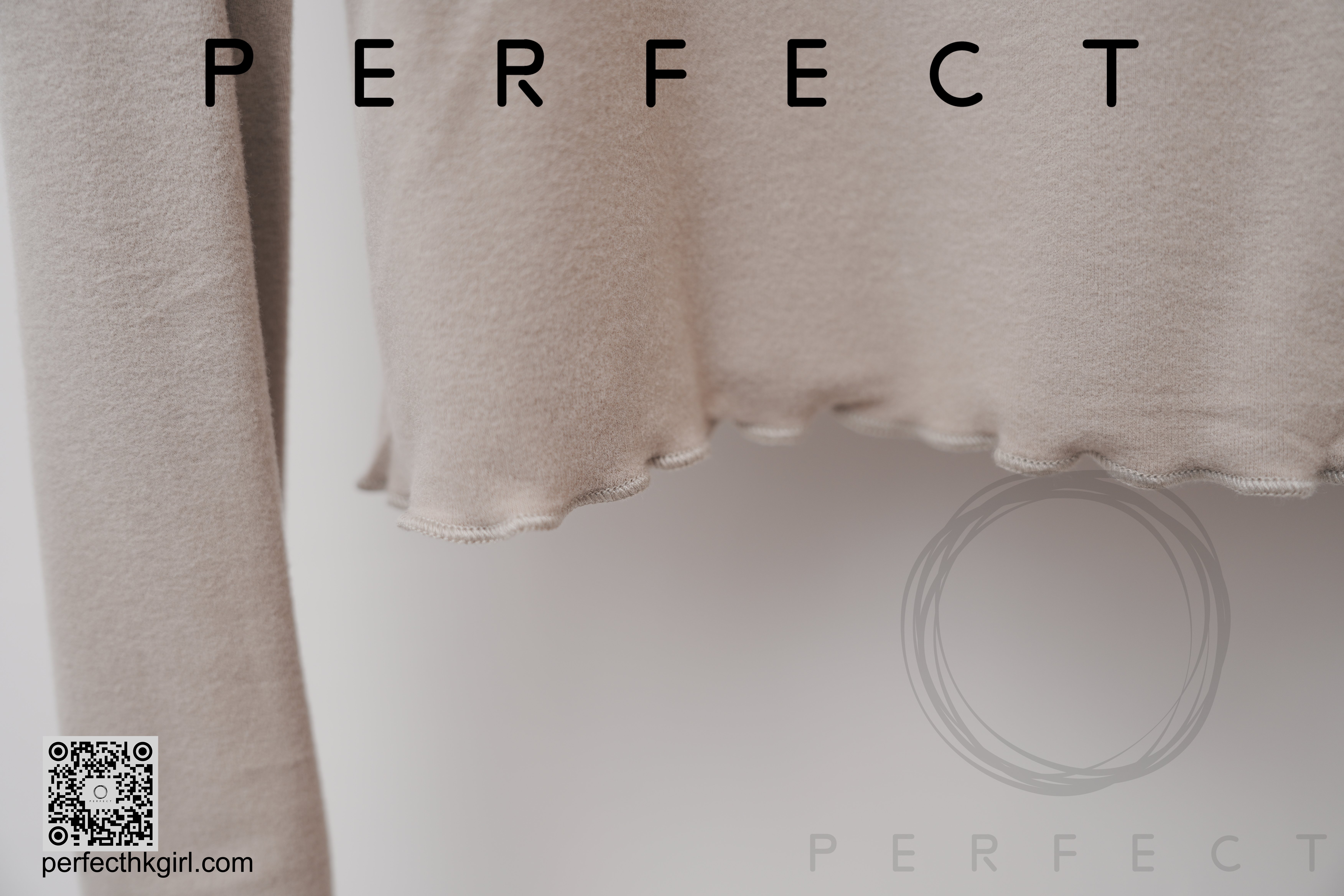 T0034_超滑身舒服花邊平領打底衫（卡其色）