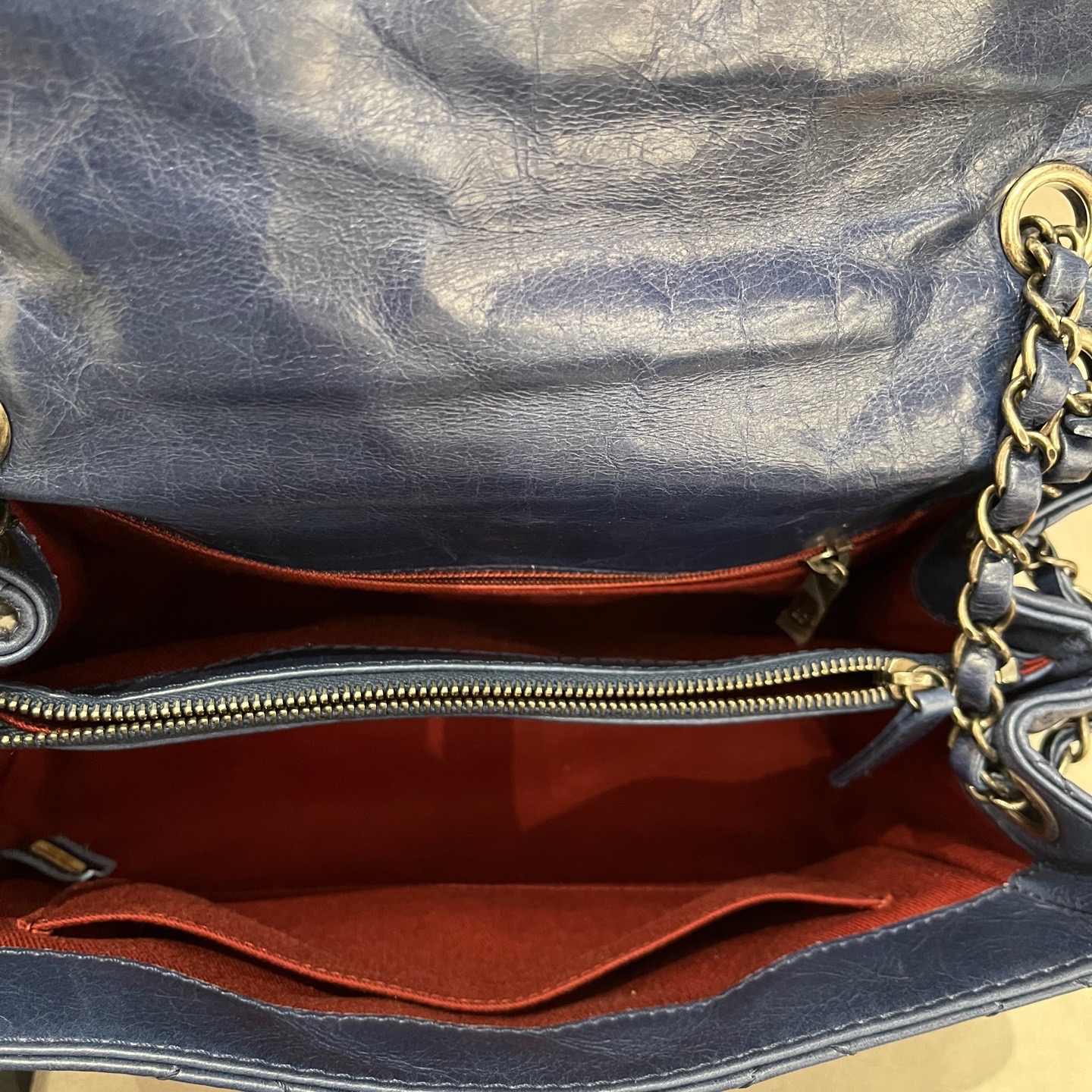 【預訂貨品】Chanel 15C油蠟皮深藍色斜孭袋