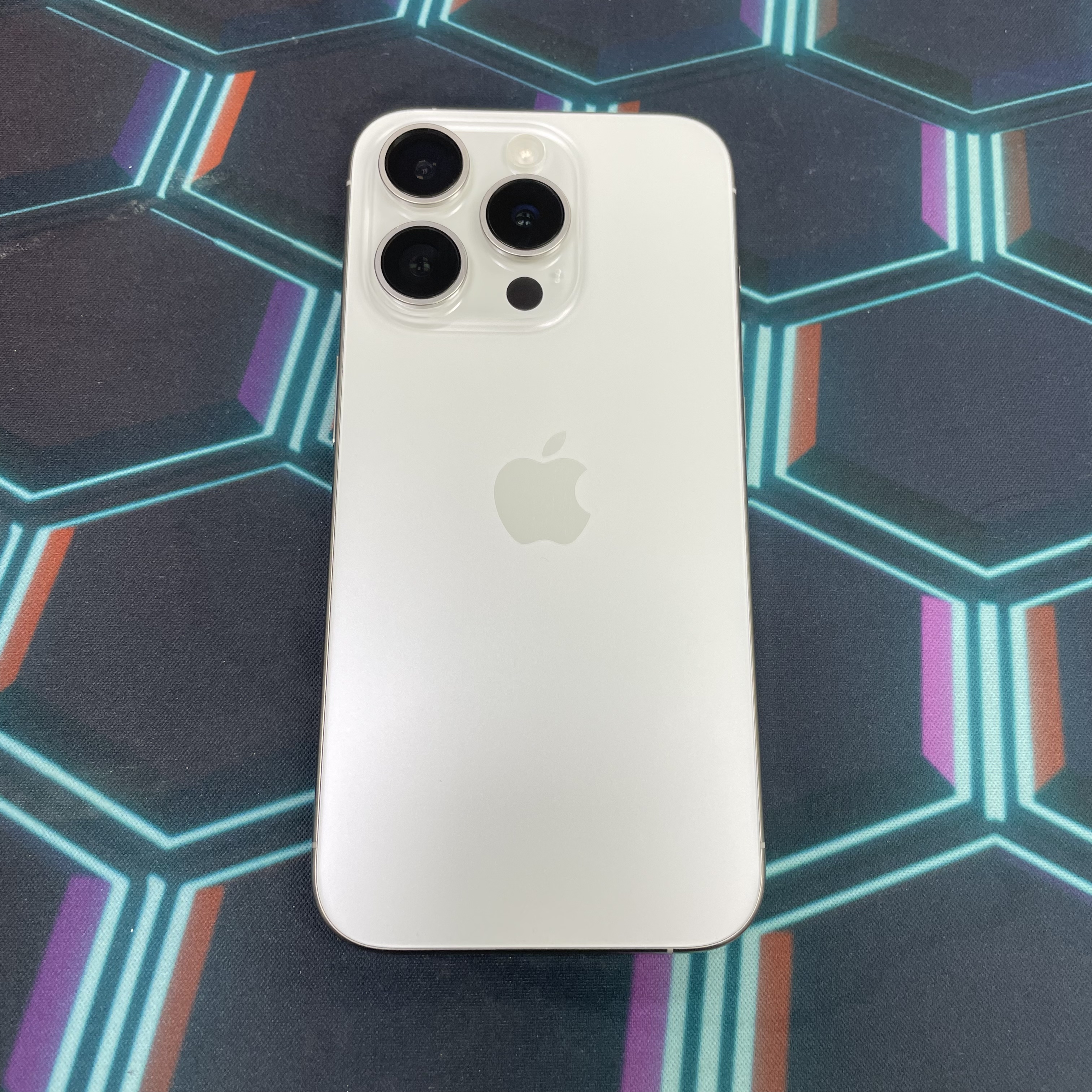 *8122 15 pro 勁靚機 512GB 電86 白色 white