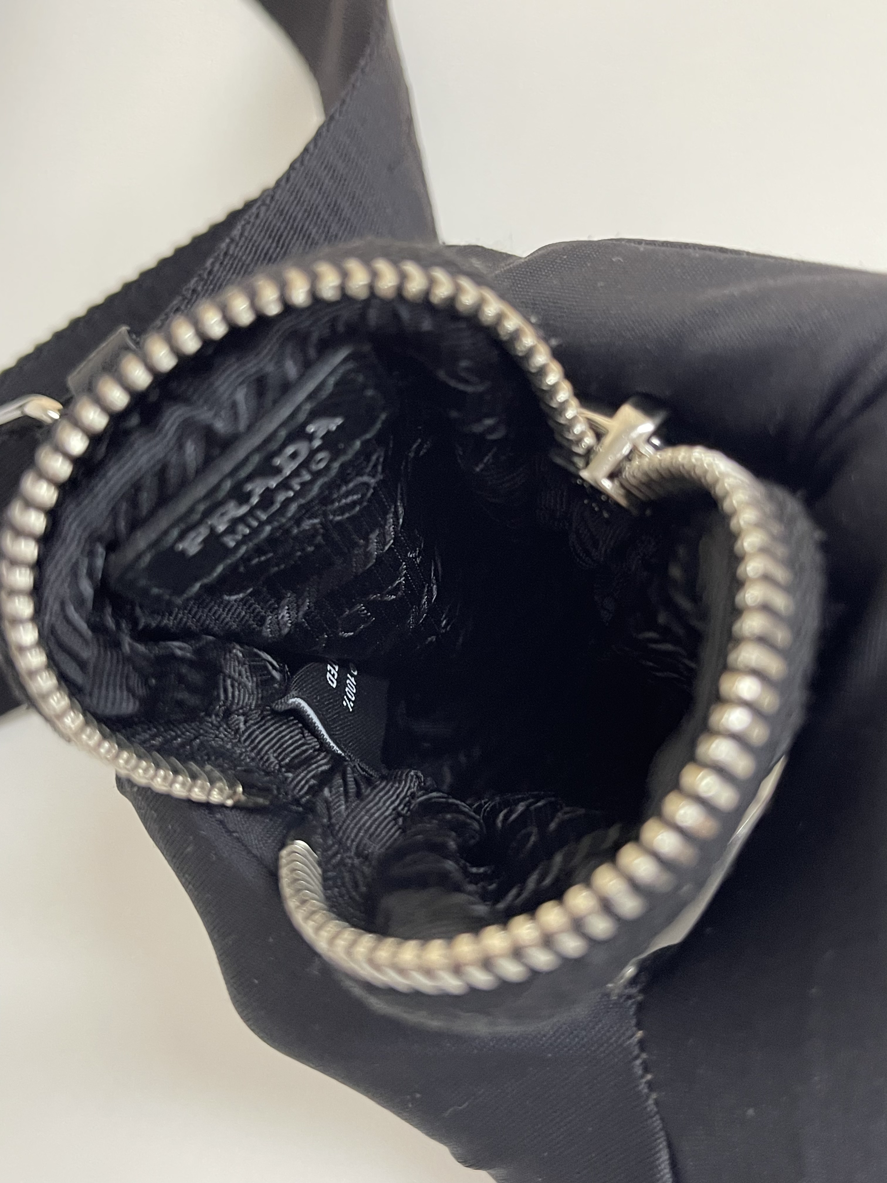 Pre-owned Prada Re-Edition 2005 Re-Nylon/ Product Code: 26012902