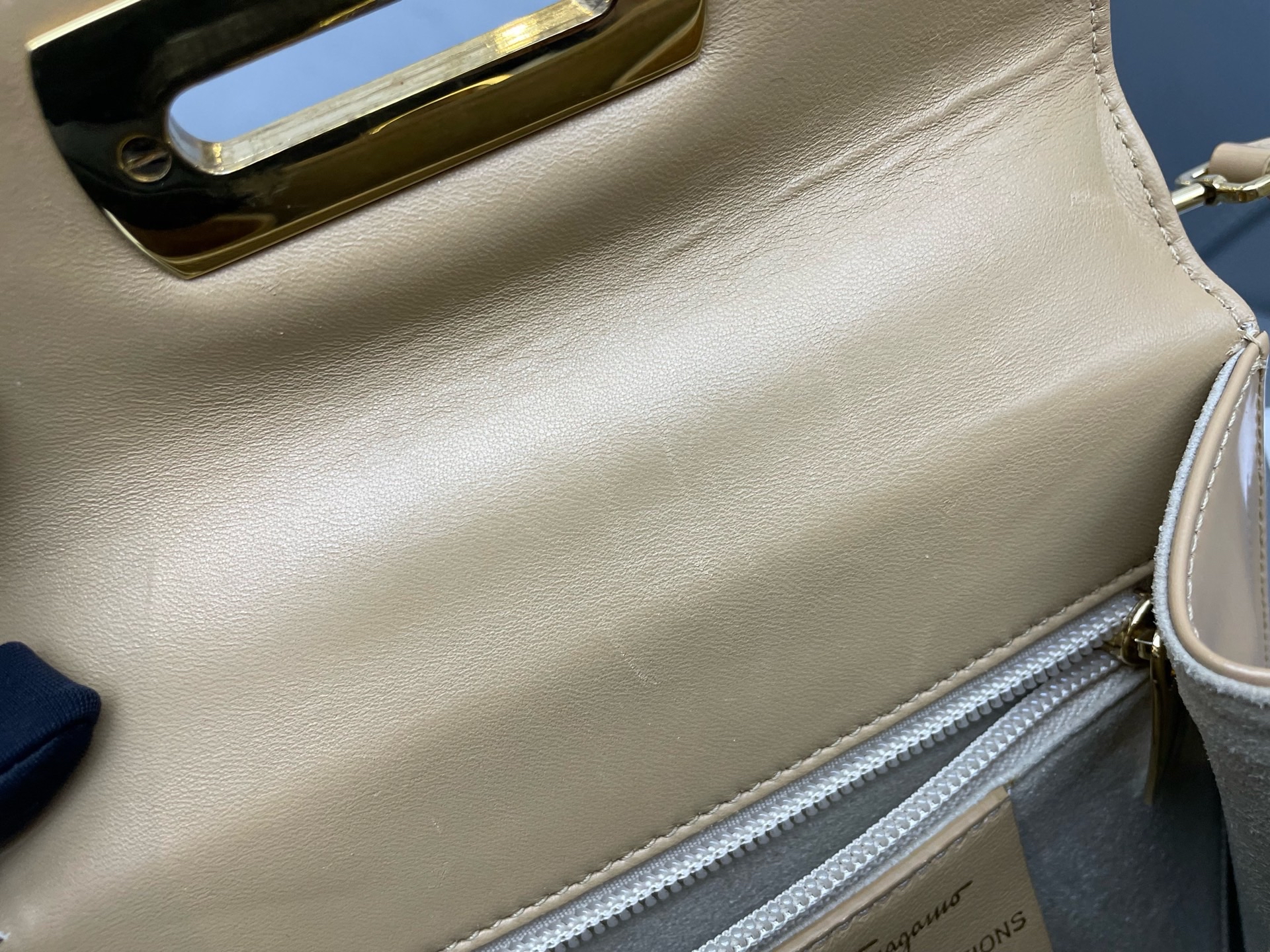 【預訂貨品】Ferragamo現代款奶茶色mini tote
