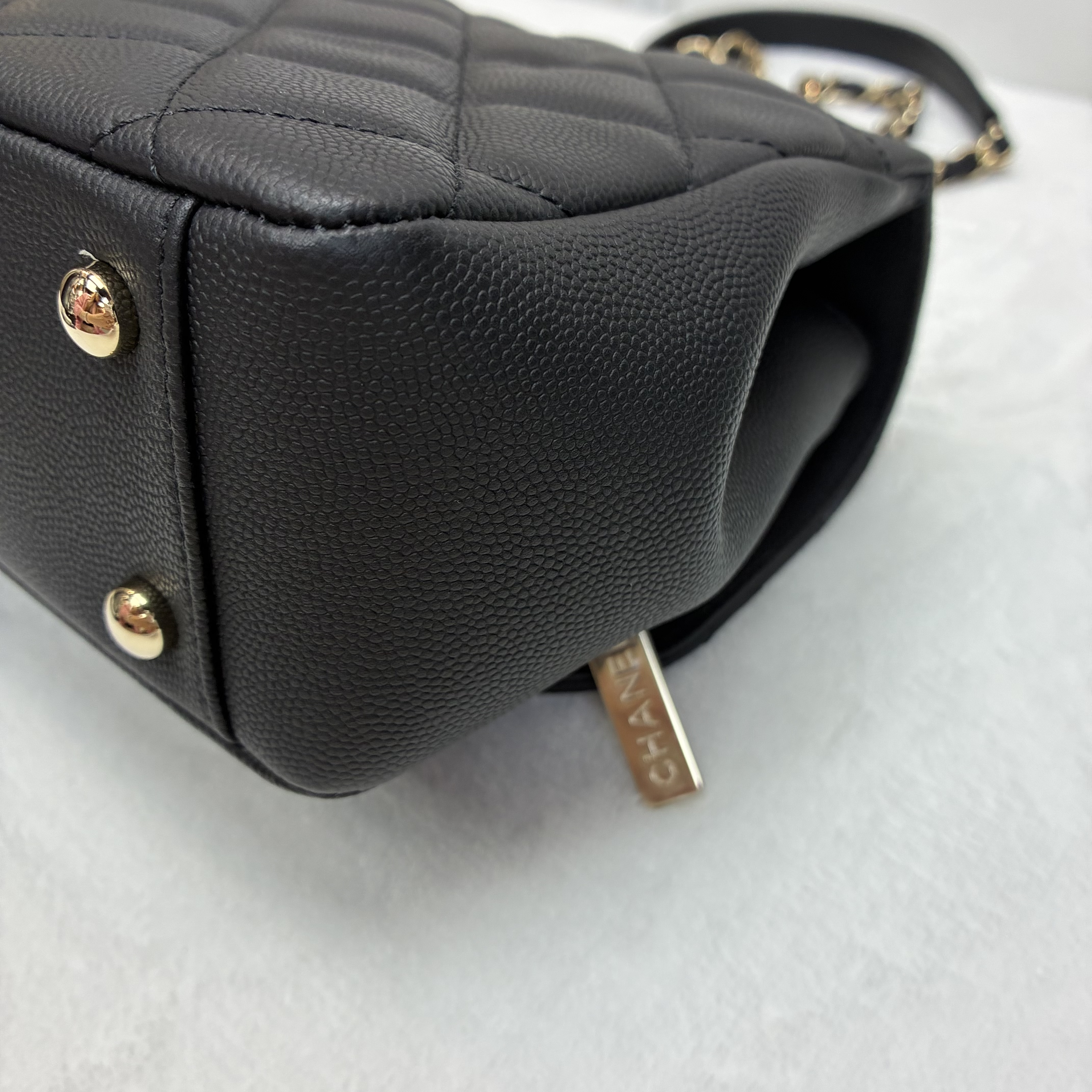 Chanel 郵差包Business Affinity魚子醬荔枝紋牛皮