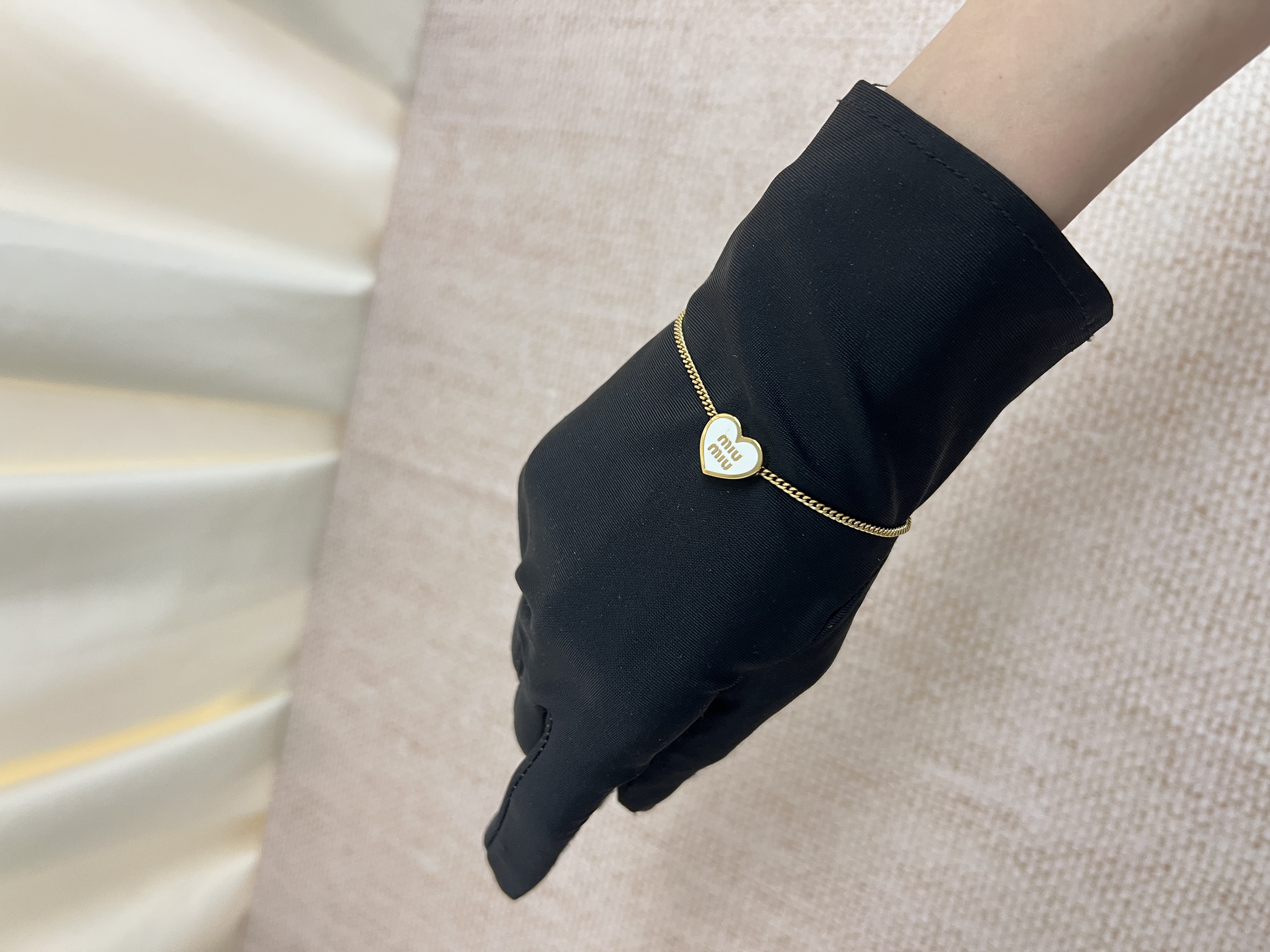 Pre-owned Miumiu Heart Bracelet / Product Code: 26043009