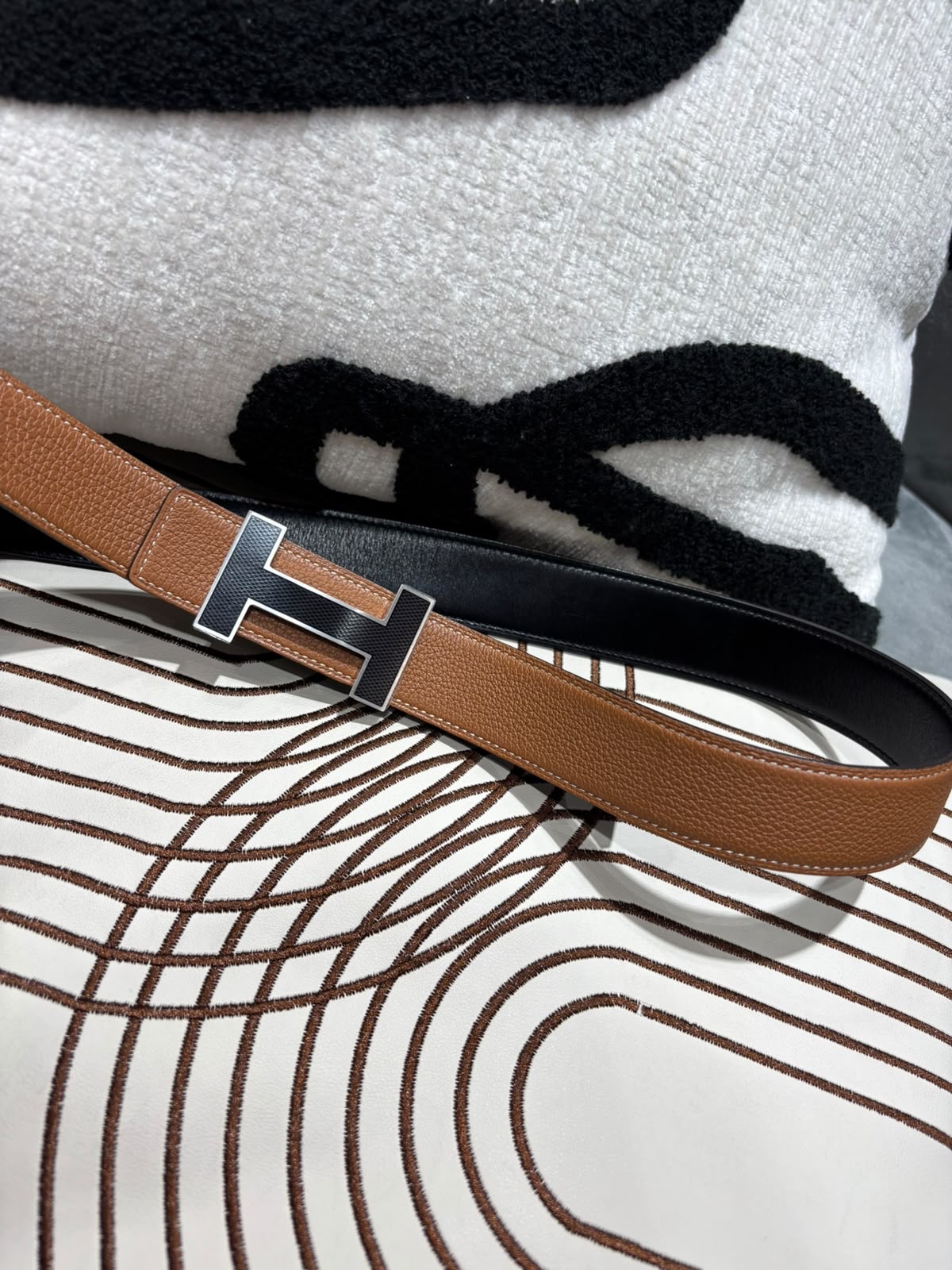 Hermes H belt SIZE 95 牛皮雙面皮帶  100%Authentic, 95%New