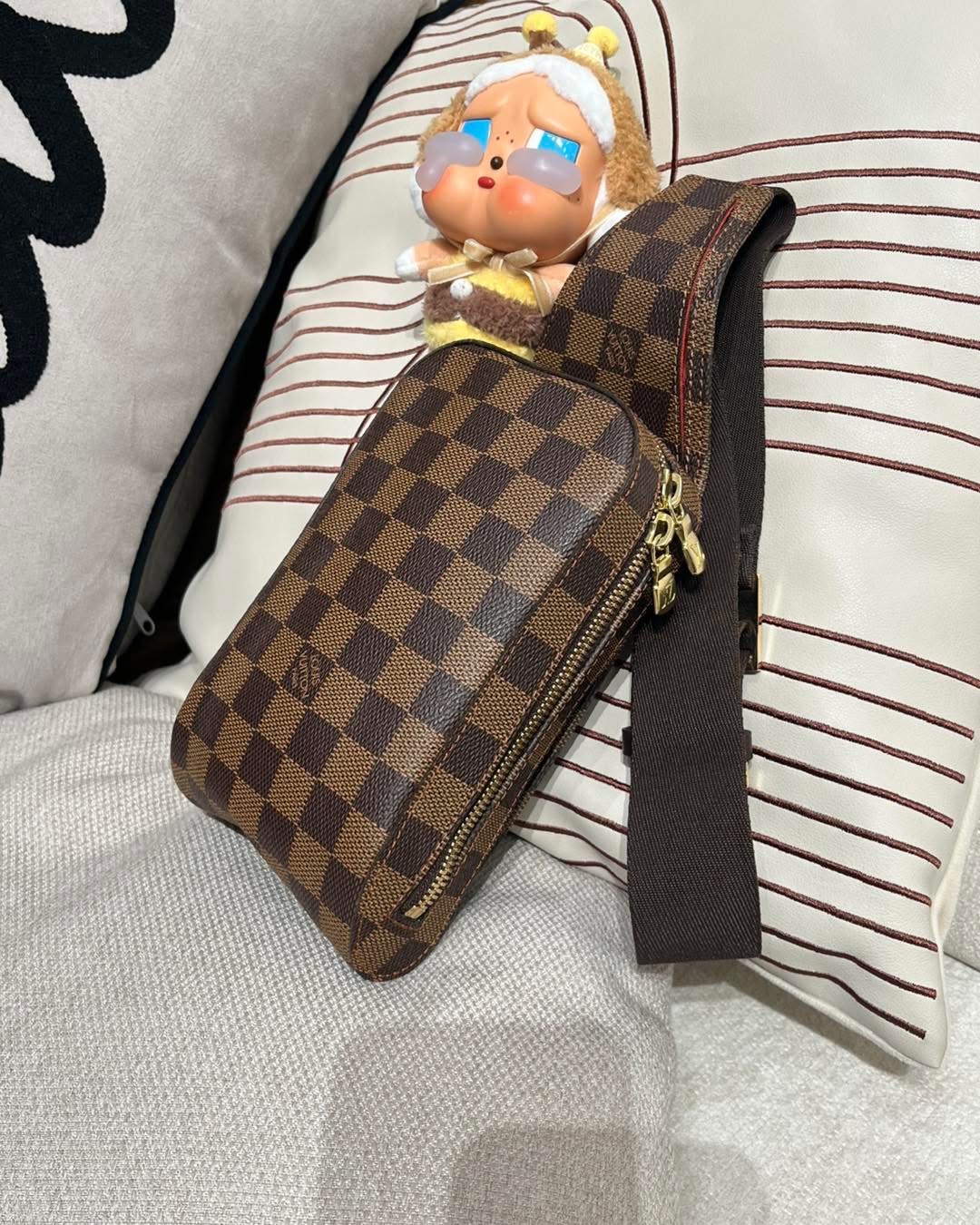 Lv Geronimos 心口包 100%Authentic,98%New✅塵袋