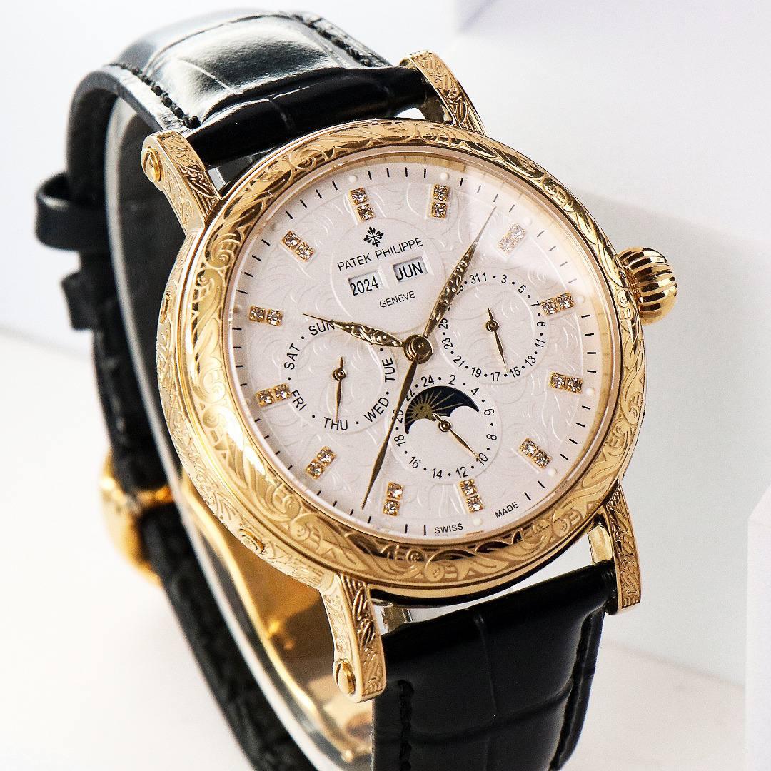 【铁划银钩 苍劲有力】高颜值新品 古朴。复古。精湛的工艺！ 年度最佳典藏之作——百达翡丽古典超级复杂多功能 万年历功能腕表 团队历时两年多精心设计，不计成本，敢为人先，力求完美，克服重重难关，突破多层技术瓶颈，机芯型号为CH 29-535 升级版，质量稳定！【表带】经典意大利小牛皮表带，纹路清晰，质感好。搭配圈市面最顶级的百达翡丽灯笼表扣，通用原装无压力。 优雅的Calatrava雕花表壳极具个性，42毫米的表径适配大众男性手寸，与专柜一致，非常商务可亦休闲。