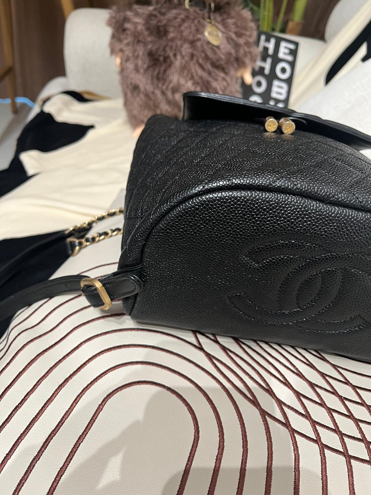 Chanel backpack cc filigree 荔枝牛皮金鏈 100%Authentic ,95%new  ✅card✅塵袋✅box 