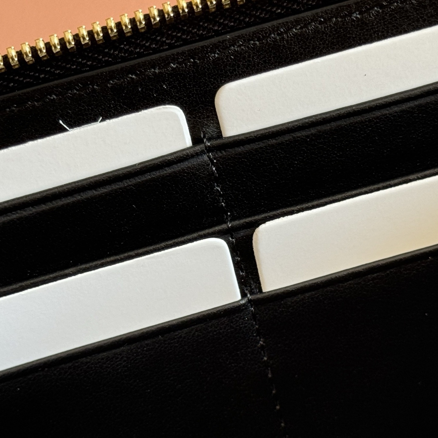 【原單】Gucci GG Marmont 系列全拉鍊式銀包