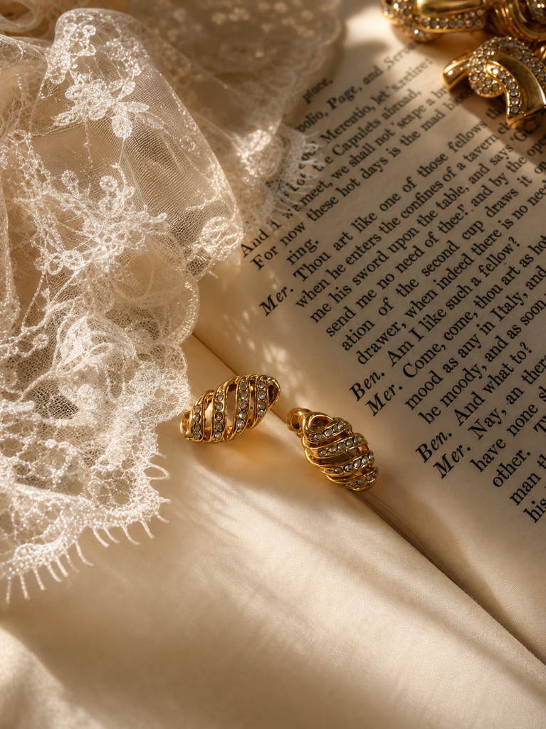 黄金海岸的晨曦微光 ∙ 西洋古董雕金與晶鑽珍珠耳環系列 Golden Coast at Dawn ∙ Vintage Gilded Sculpted & Crystal Pearl Earring Collection