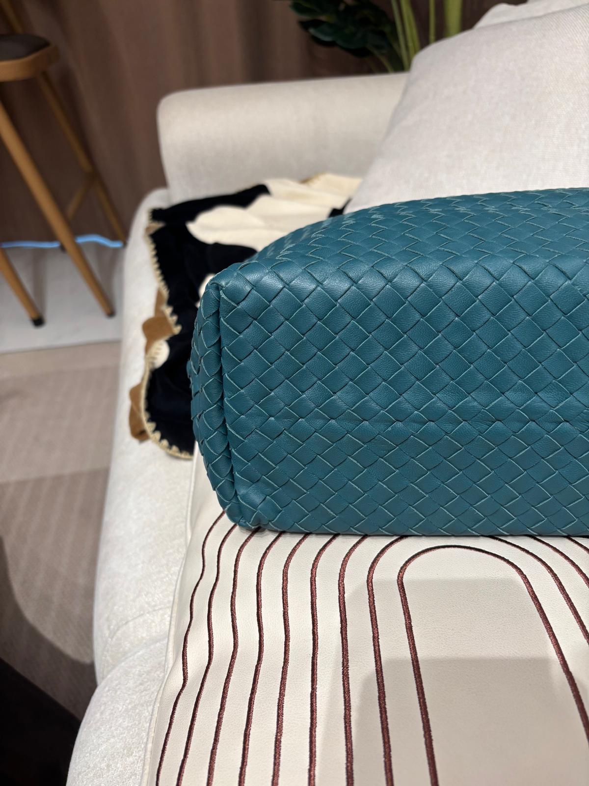 Bottega Veneta BV Shoulder Bag 100%Authentic, 99%New ✅Dust bag