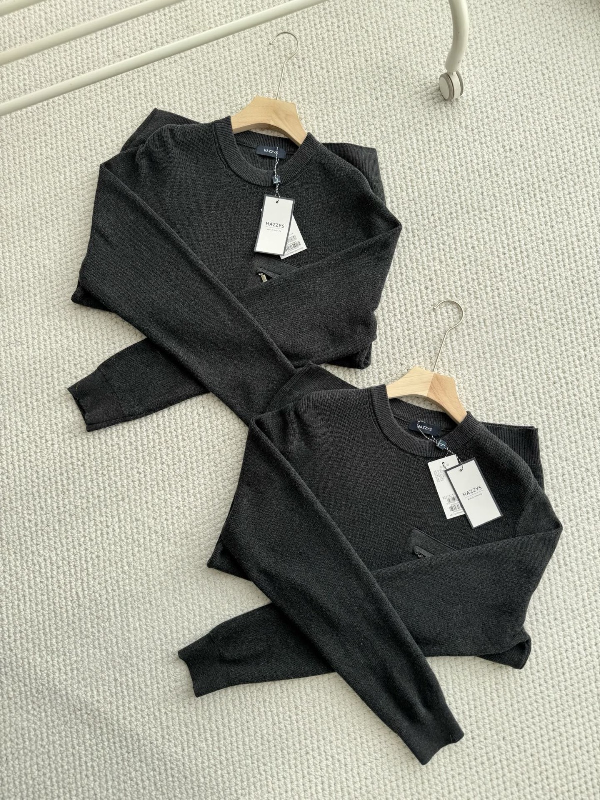 HAZZYS 胸口袋刺繡 logo 羊毛圓領冷衫