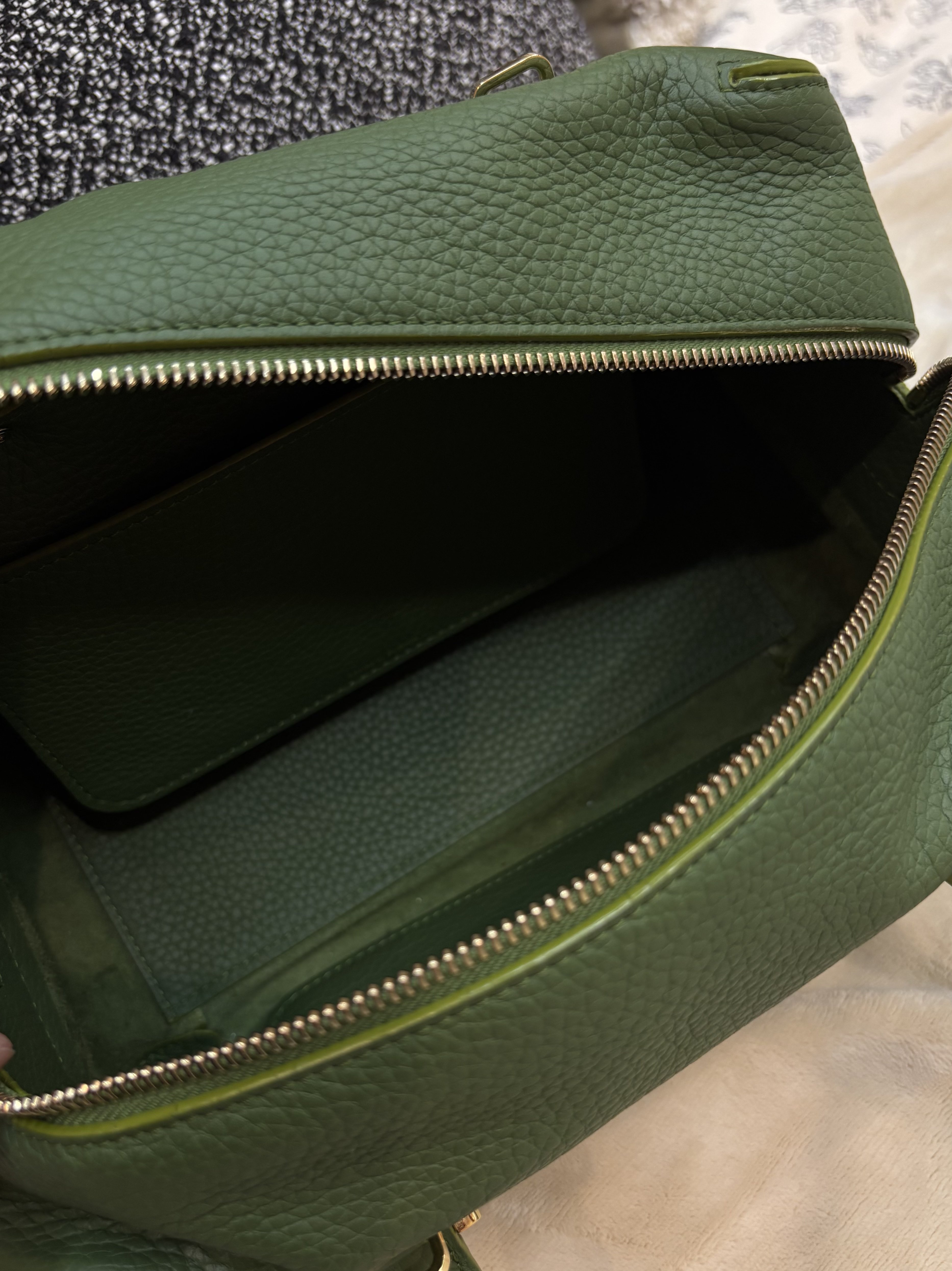 Delvaux cool box medium 2way bag calfskin 100%Authentic, 98%new ✅strap 