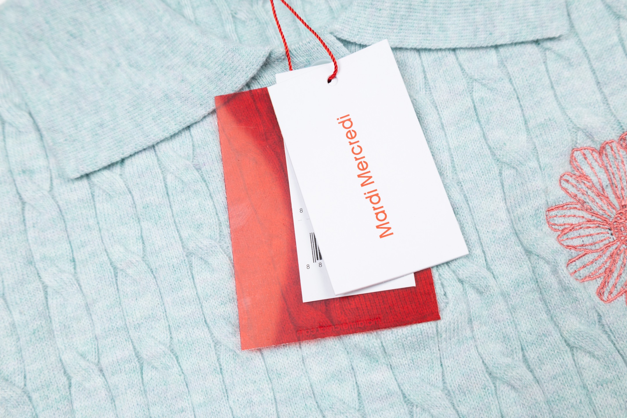 Mardi Mercredi Flower Embroidery Cable Short Sleeve Knit