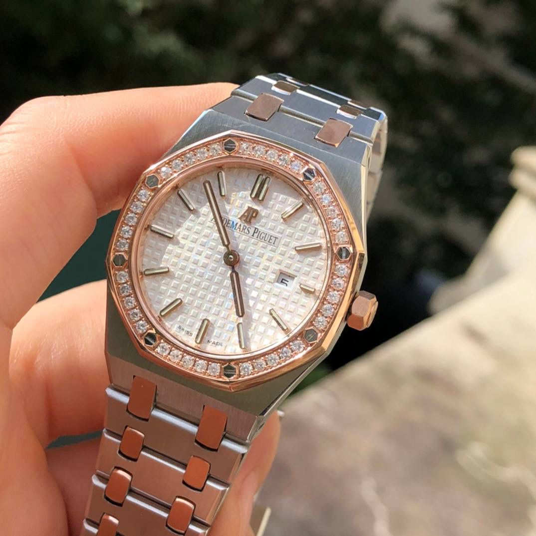 爱彼皇家橡树系列女士腕表：精钢与玫瑰金，镶钻表圈