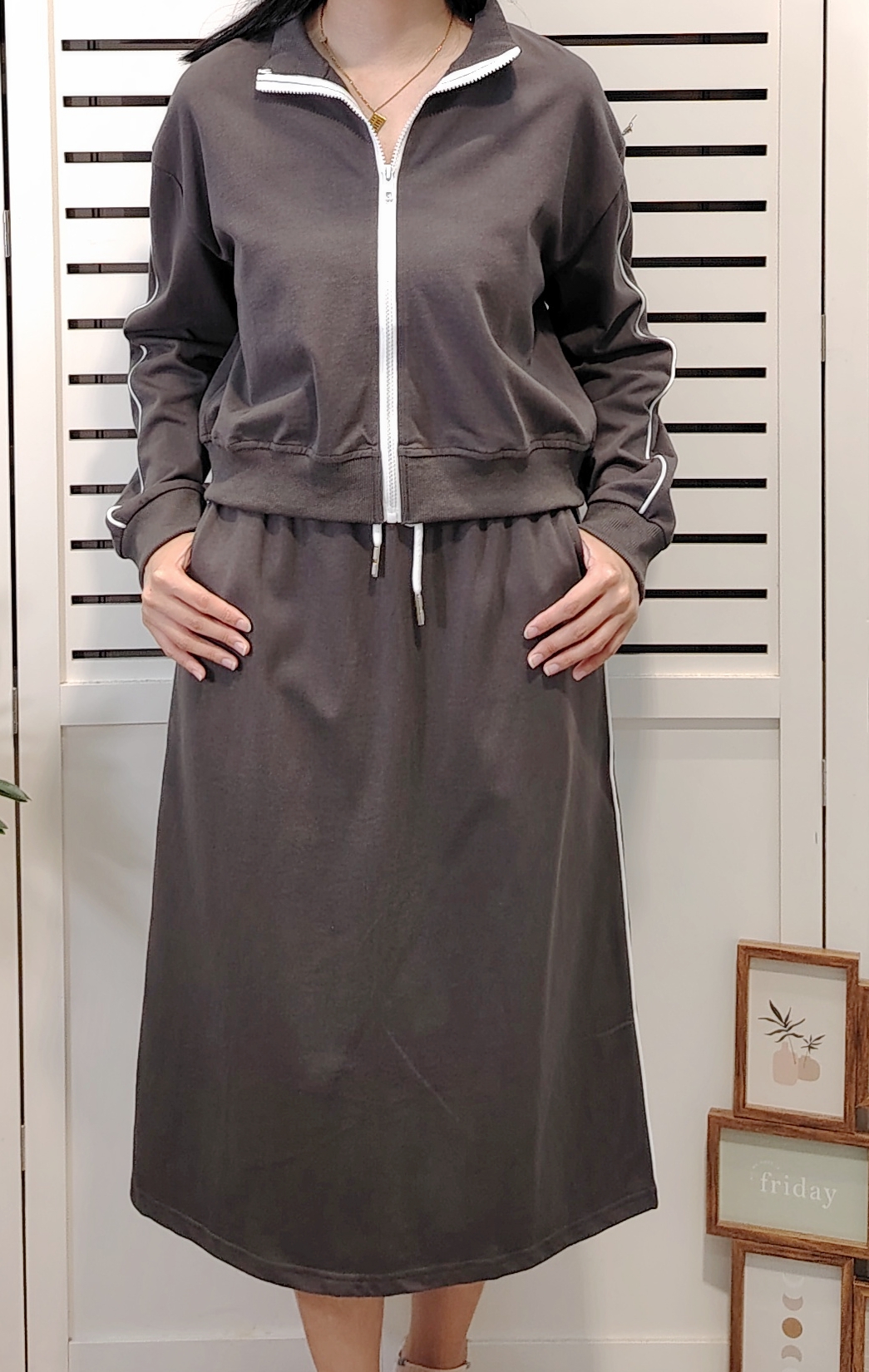 LY5055 Set Sweat Shirt with 8'' Skirt