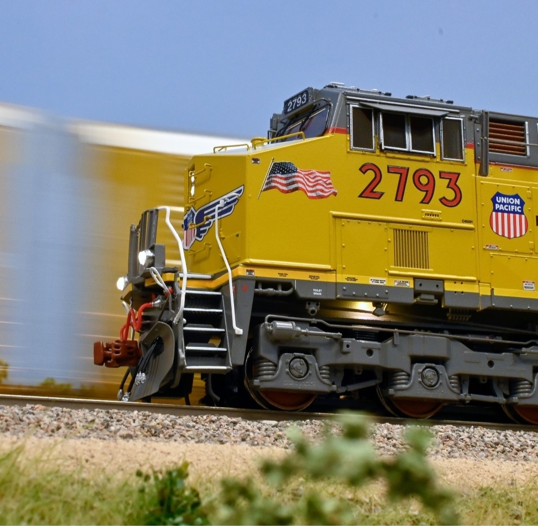 Scaletrains GE Tier 4 GEVO UP ET44AH #2784 Small Flag Scheme 