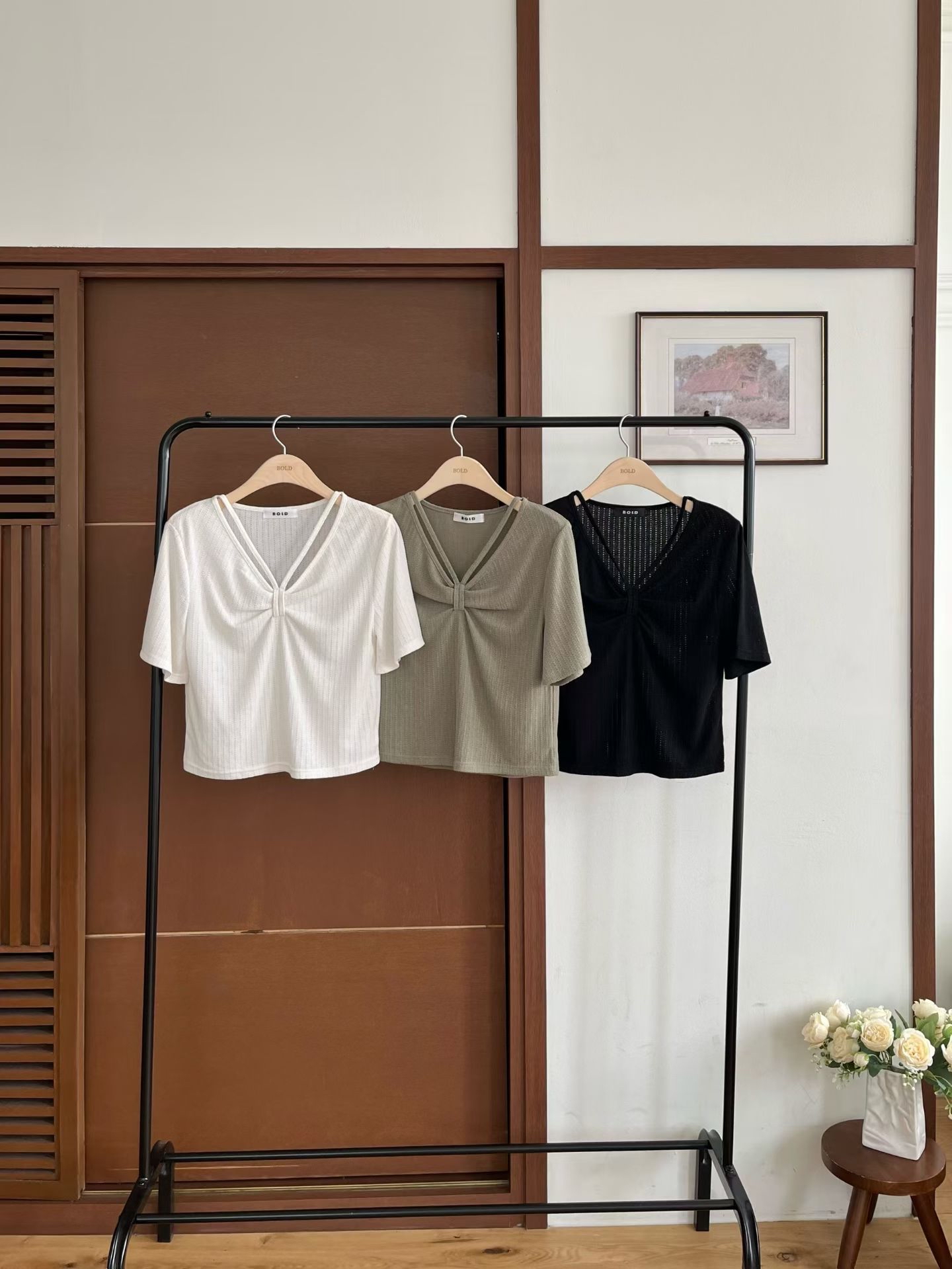 B1 交叉 V 領短袖 T