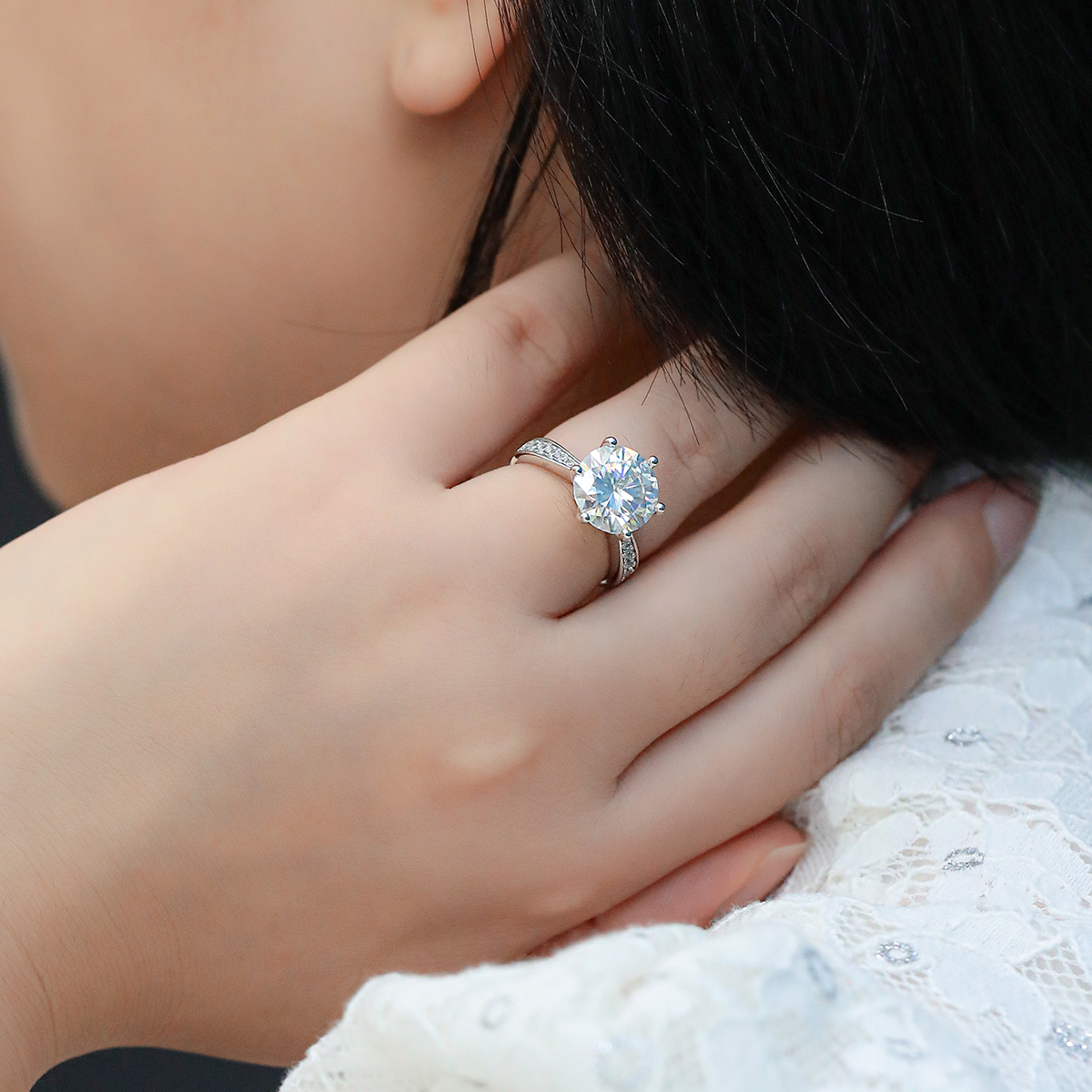 微鑲靈動S925銀鍍白金D級莫桑鑽戒指5. 00CT