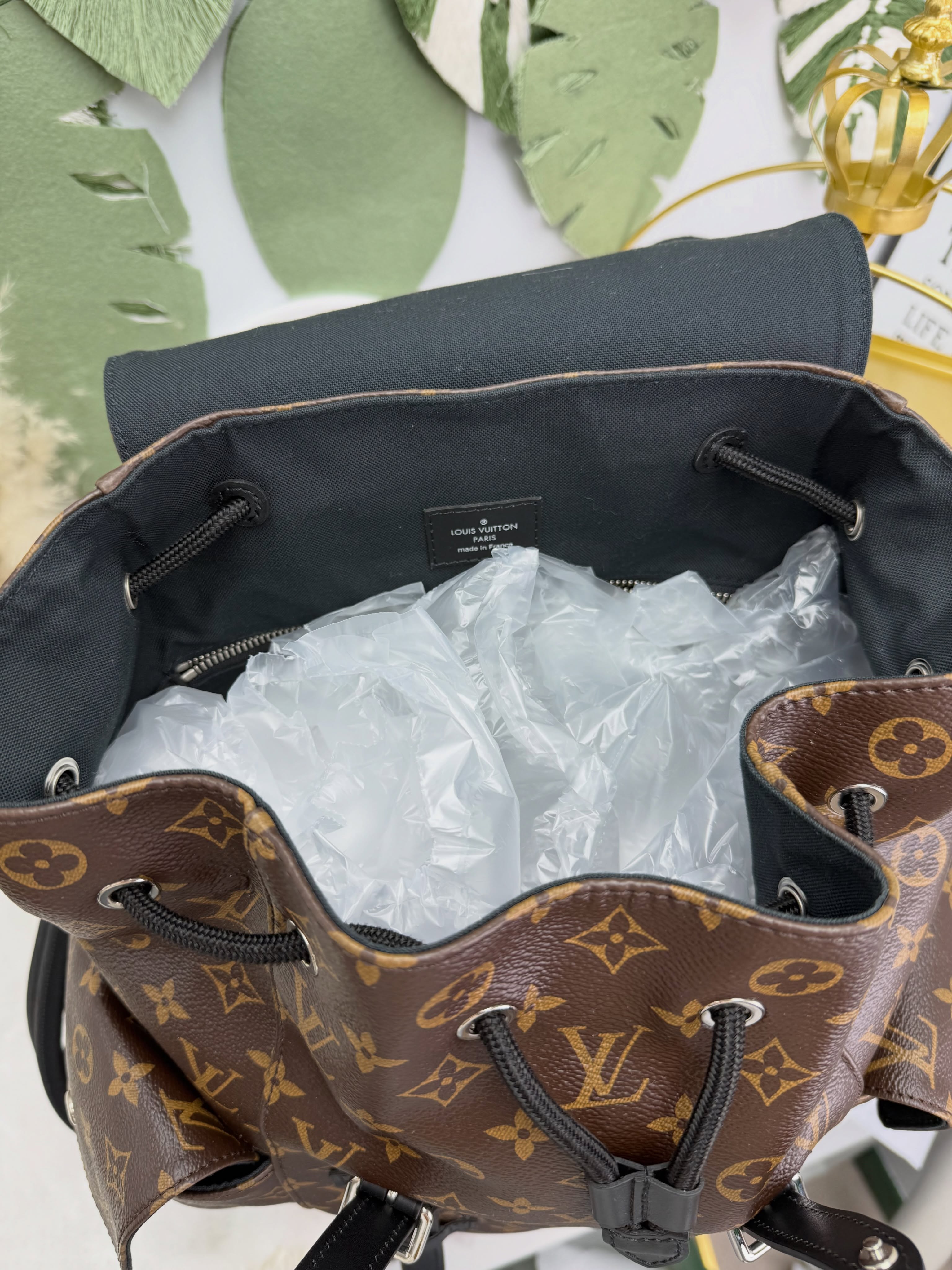 LV👜 PRE OWNED 🛍️Christopher MM Backpack 晶片款 老花帆布配黑色皮革💼有塵袋 🖤