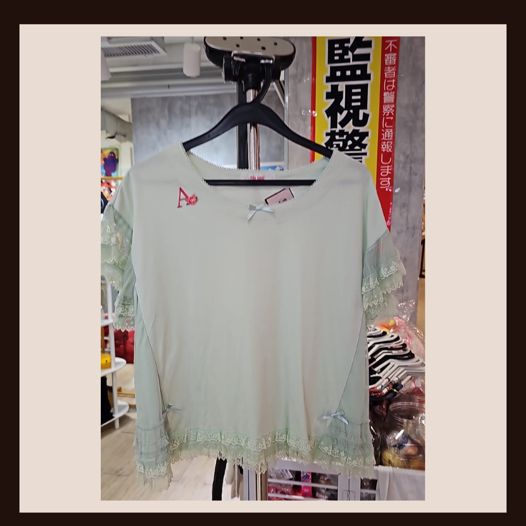 🌿 夢幻森林系：Axes Femme 蕾絲拼接蝴蝶結薄荷綠上衣