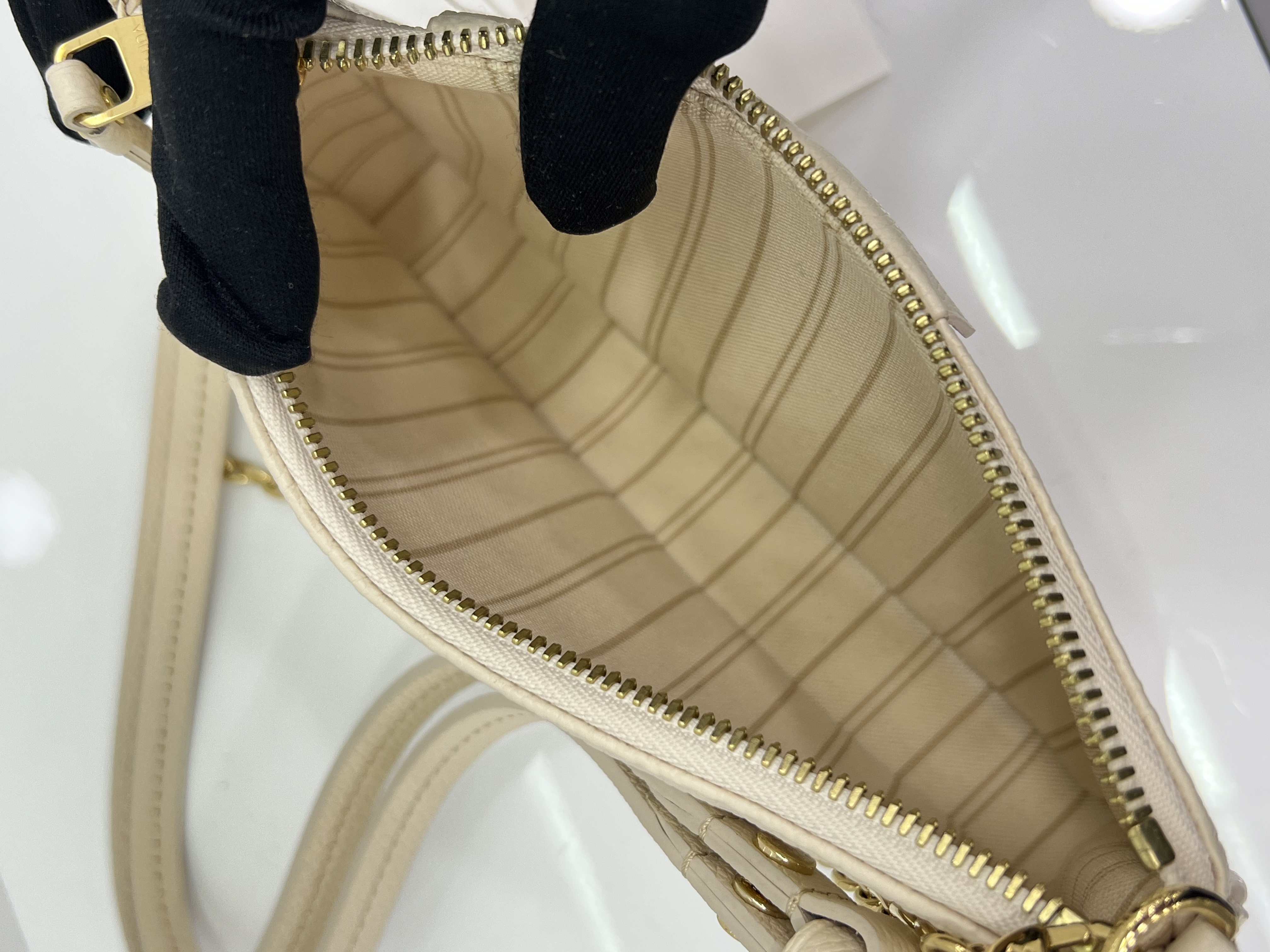 直播貨品 |  [1個-$100 2個-$300］EE32