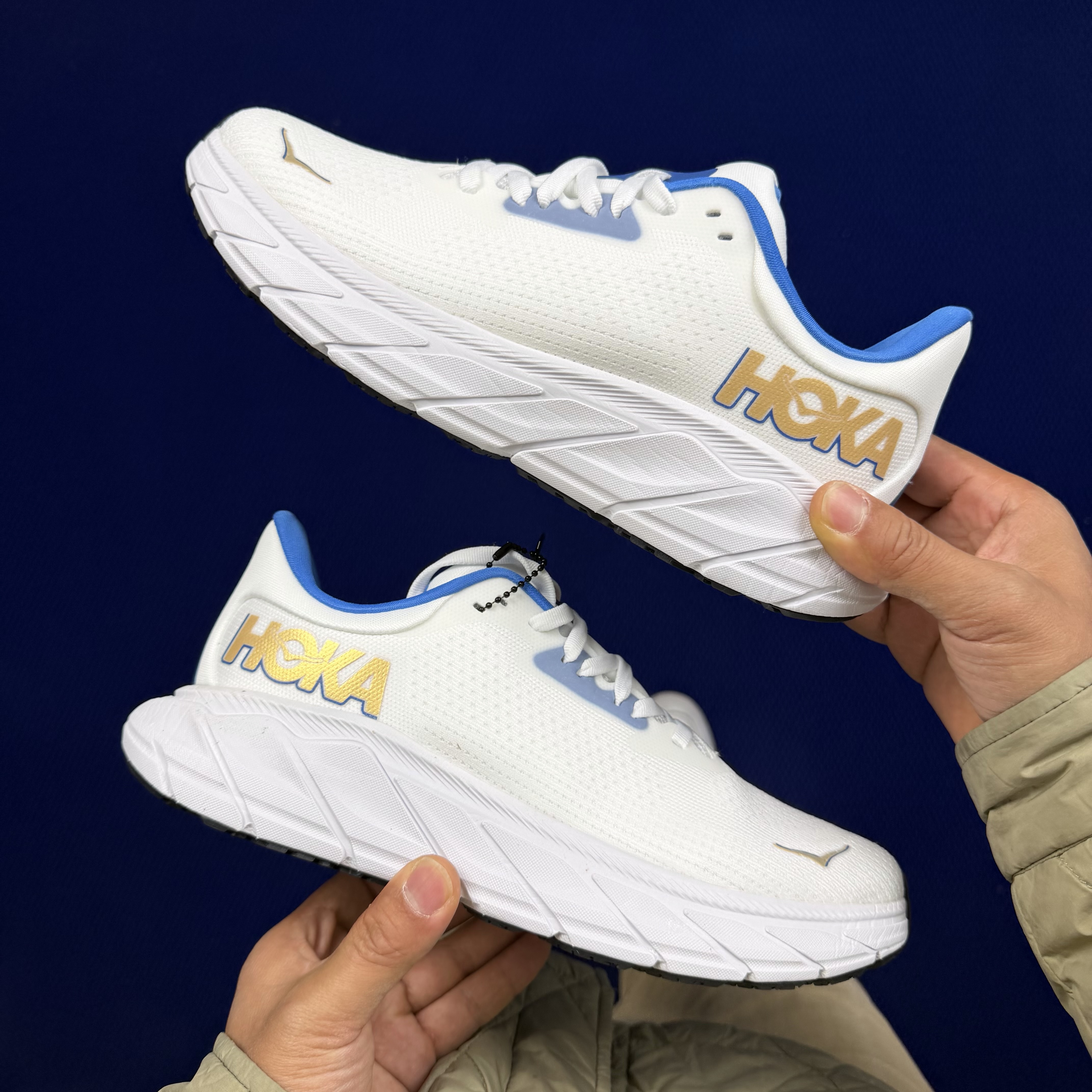 Hoka One One Arahi 7