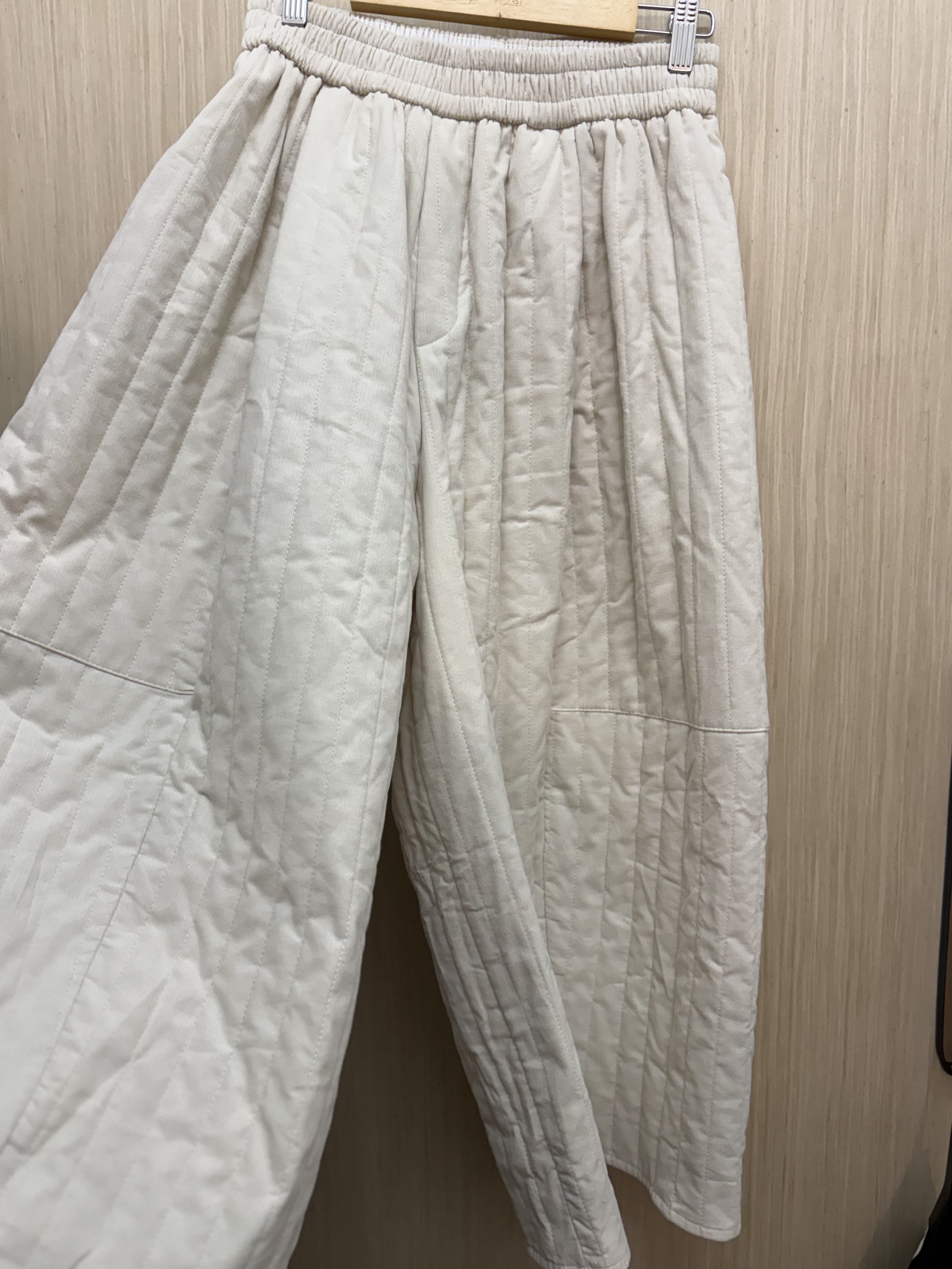 薄燈芯絨直紋裙褲