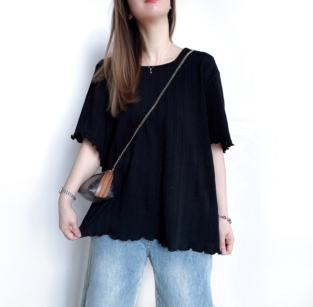 必備木耳邊扭紋針織Top 