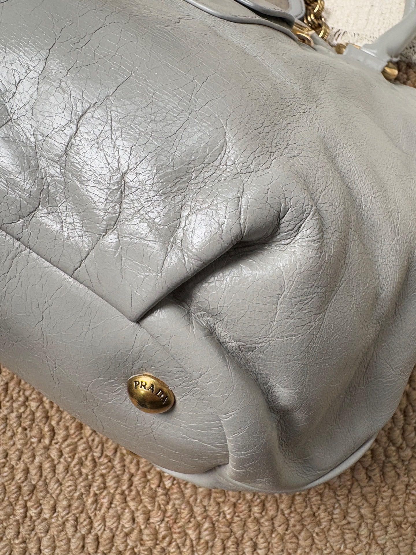 【預訂貨品】Prada霧霾灰油蠟皮機車腋下包