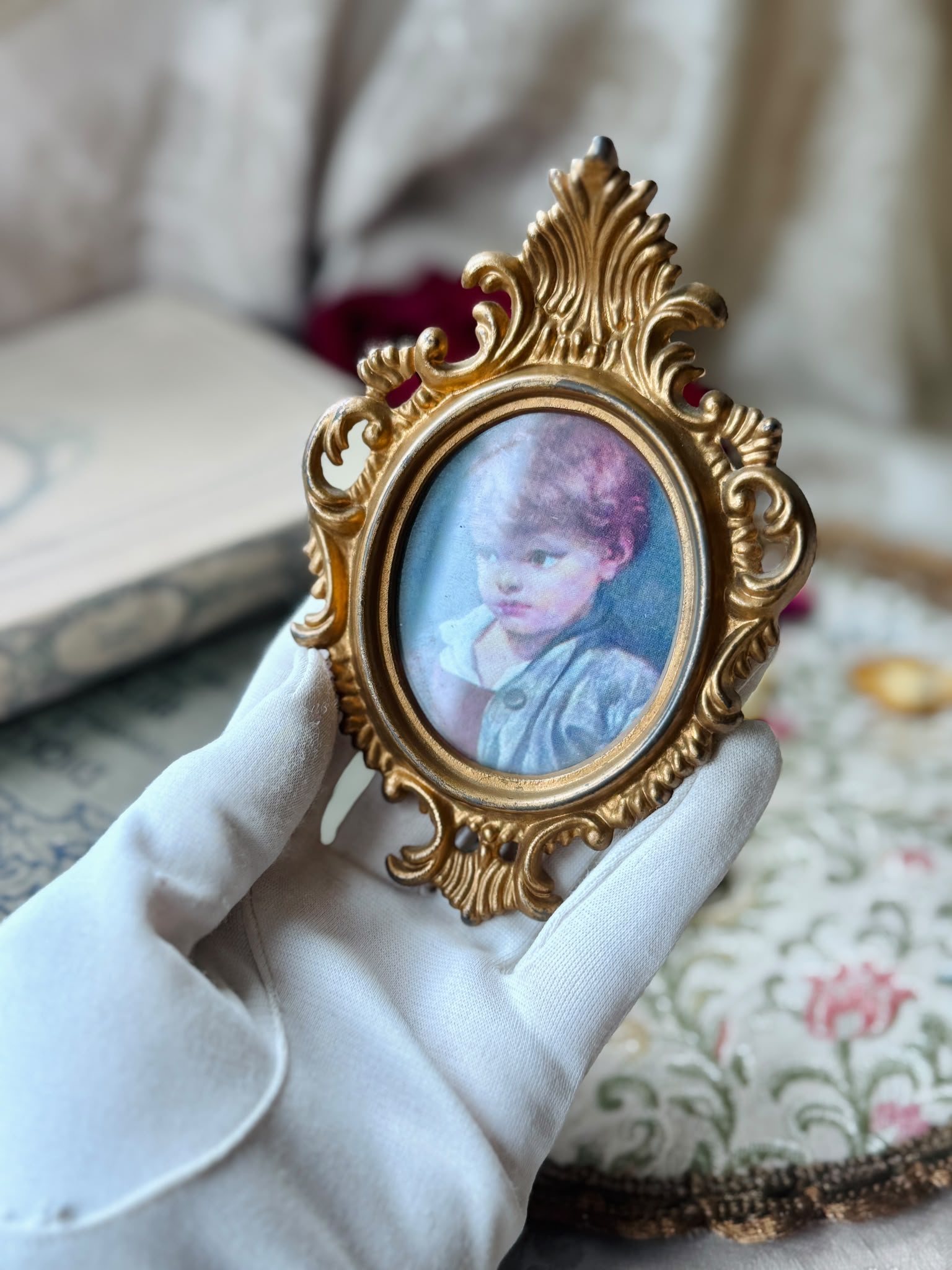 Vintage Mid-Century Made in Hong Kong Plastic Mini Scrollwork Picture Frame (MT2589-29)
