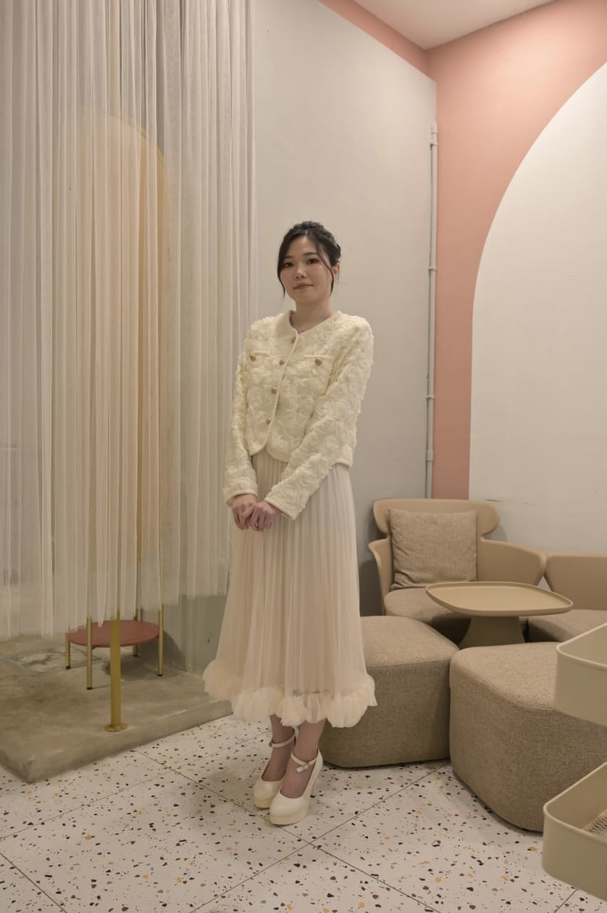 Pleated Mesh Skirt with 3D Petal Hem Detail ‖ 立体花瓣裙摆网纱百褶半裙 KR037703