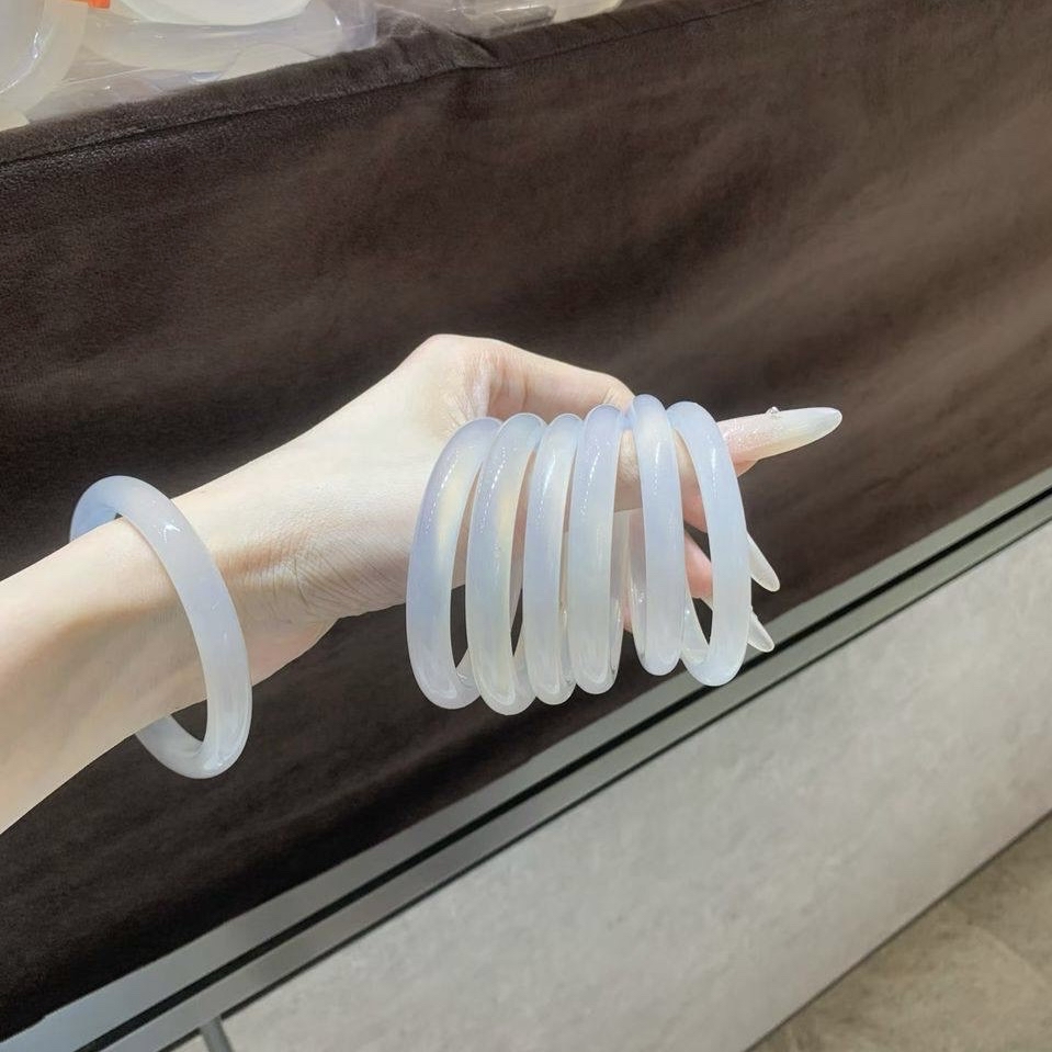 天然玛瑙玉髓 🤍冰透白月光玛瑙手镯