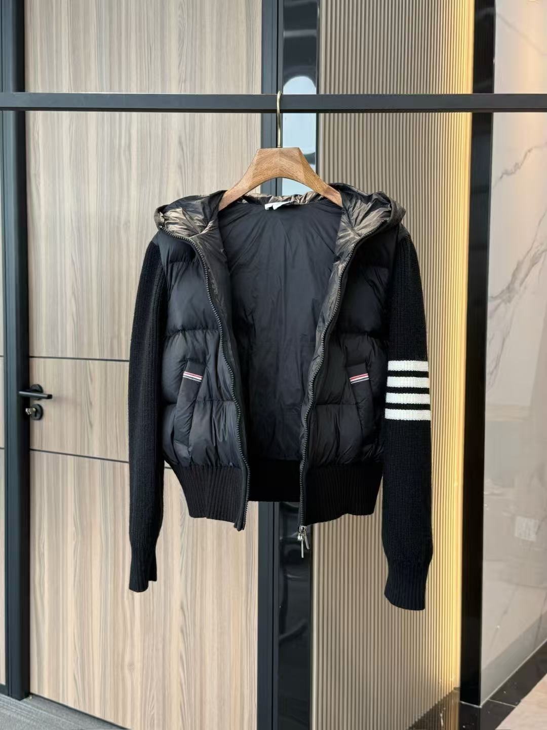 【頂級原單】Thom Browne 四條槓針織拼接連帽羽絨外套