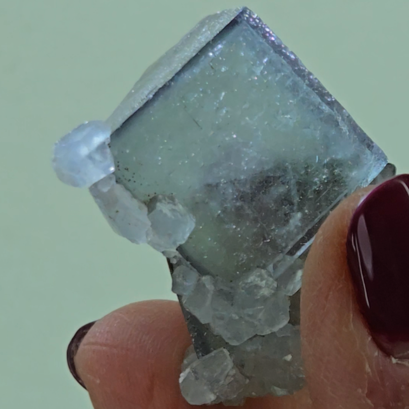 Enhydro cubic fluorite with moving bubble - FL229