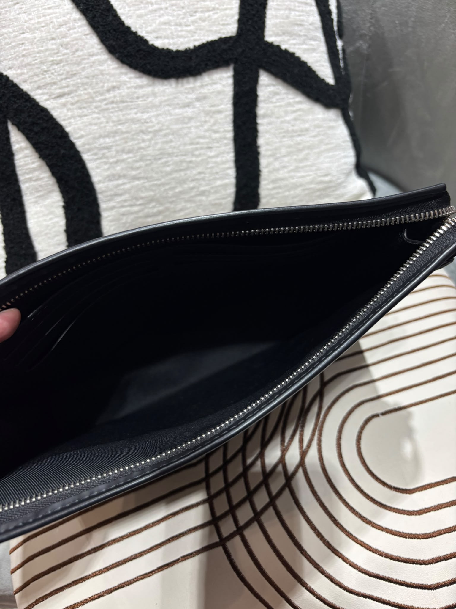 Louis Vuitton LV Pochette Voyage MM 100%Authentic,99%New✅Dust bag