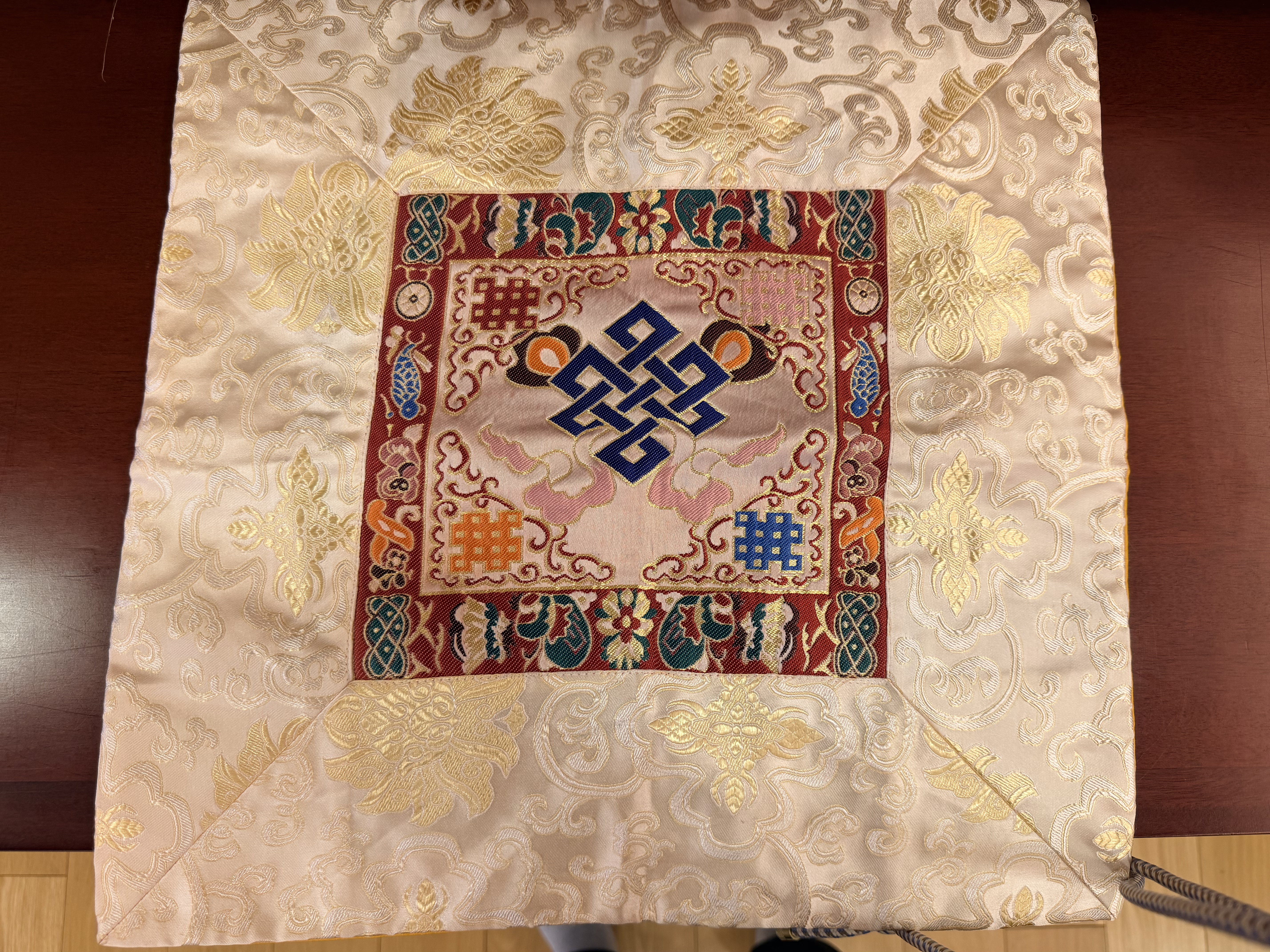 義賣品：尼泊爾兩用，佛桌巾或咕𠱸袋
