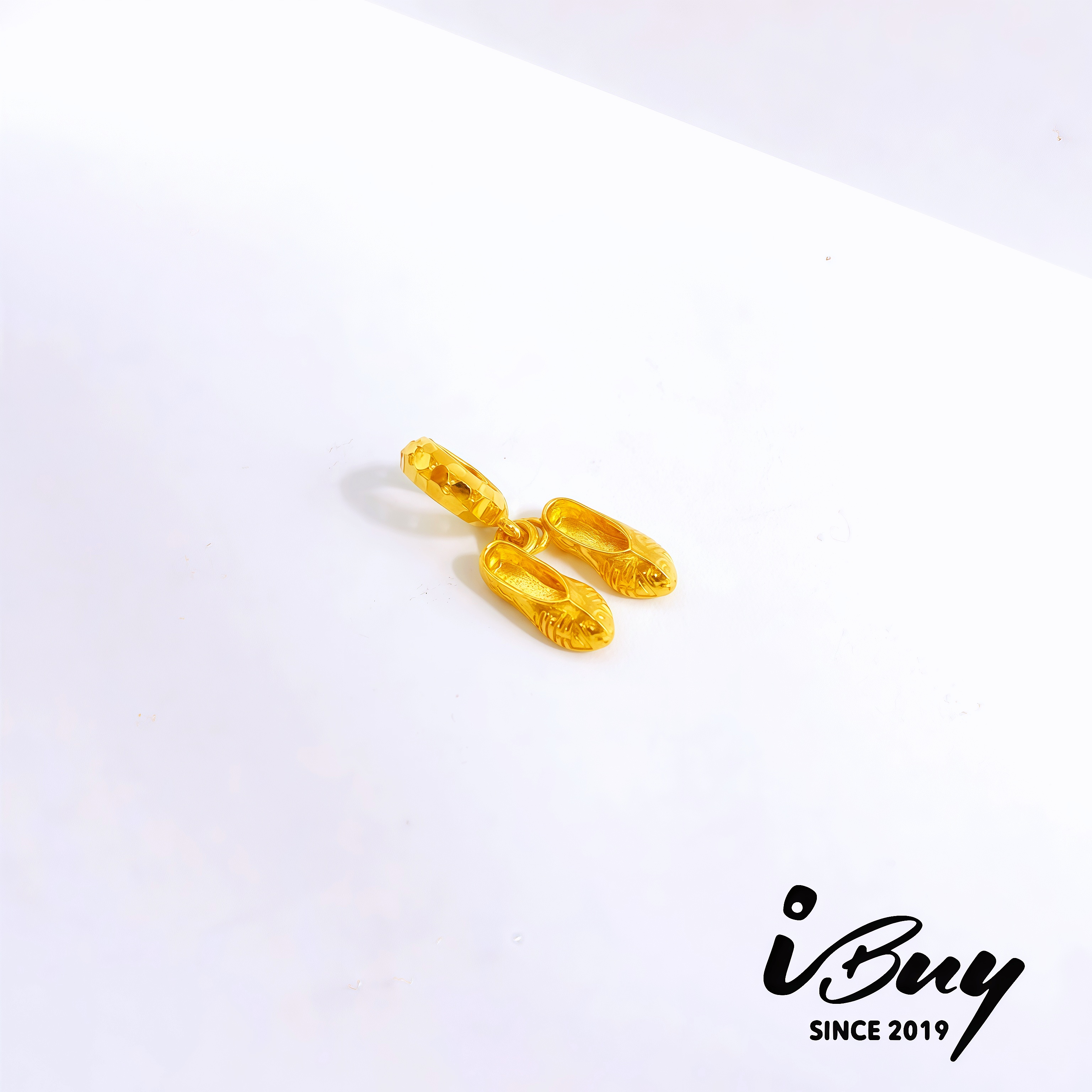 916 GOLD EMBROIDERY SHOES CHARM 916 金 绣花鞋串咀