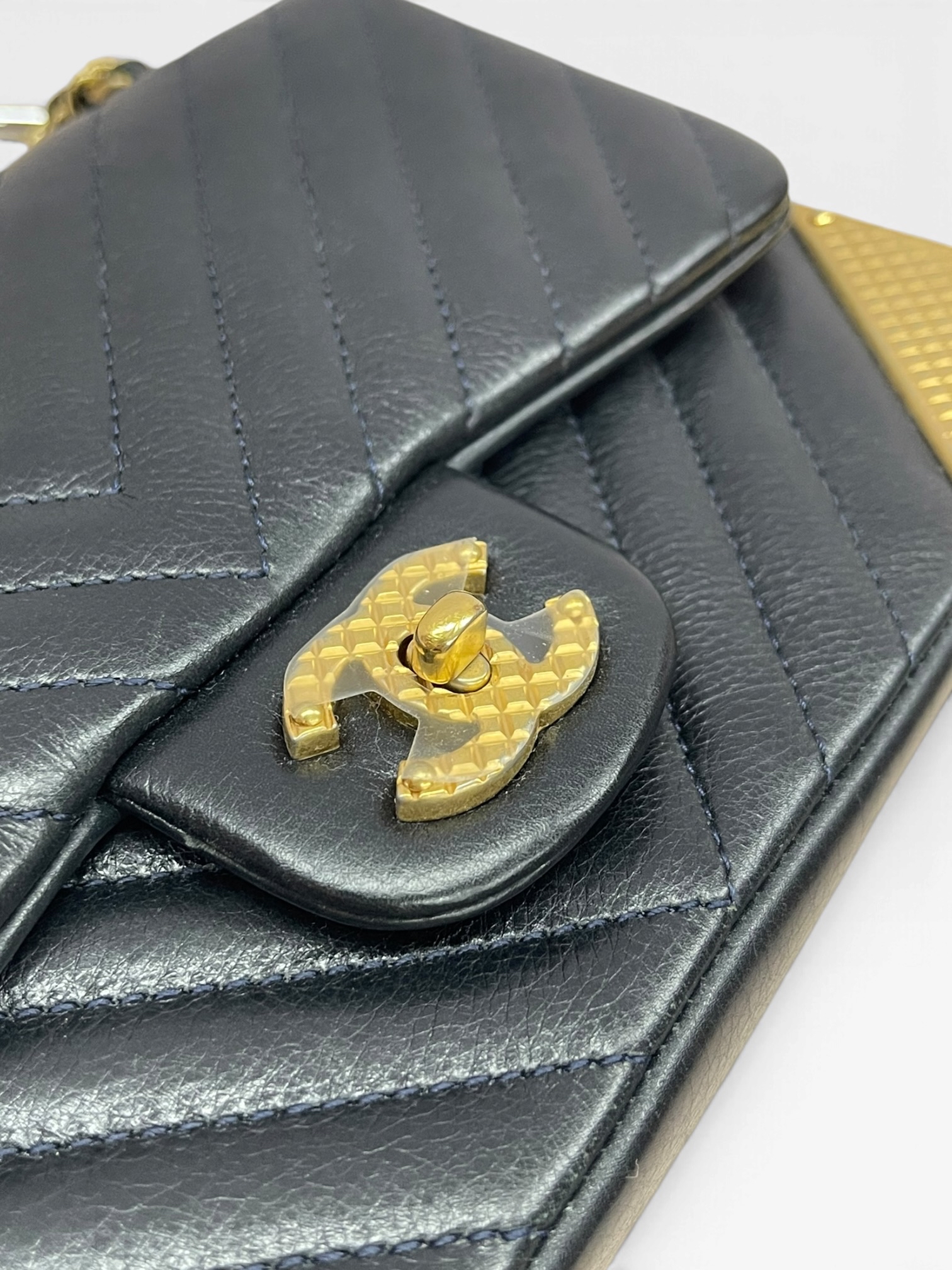 Pre-Owned Chanel Rock the Corner Chevron / Product Code: 101702