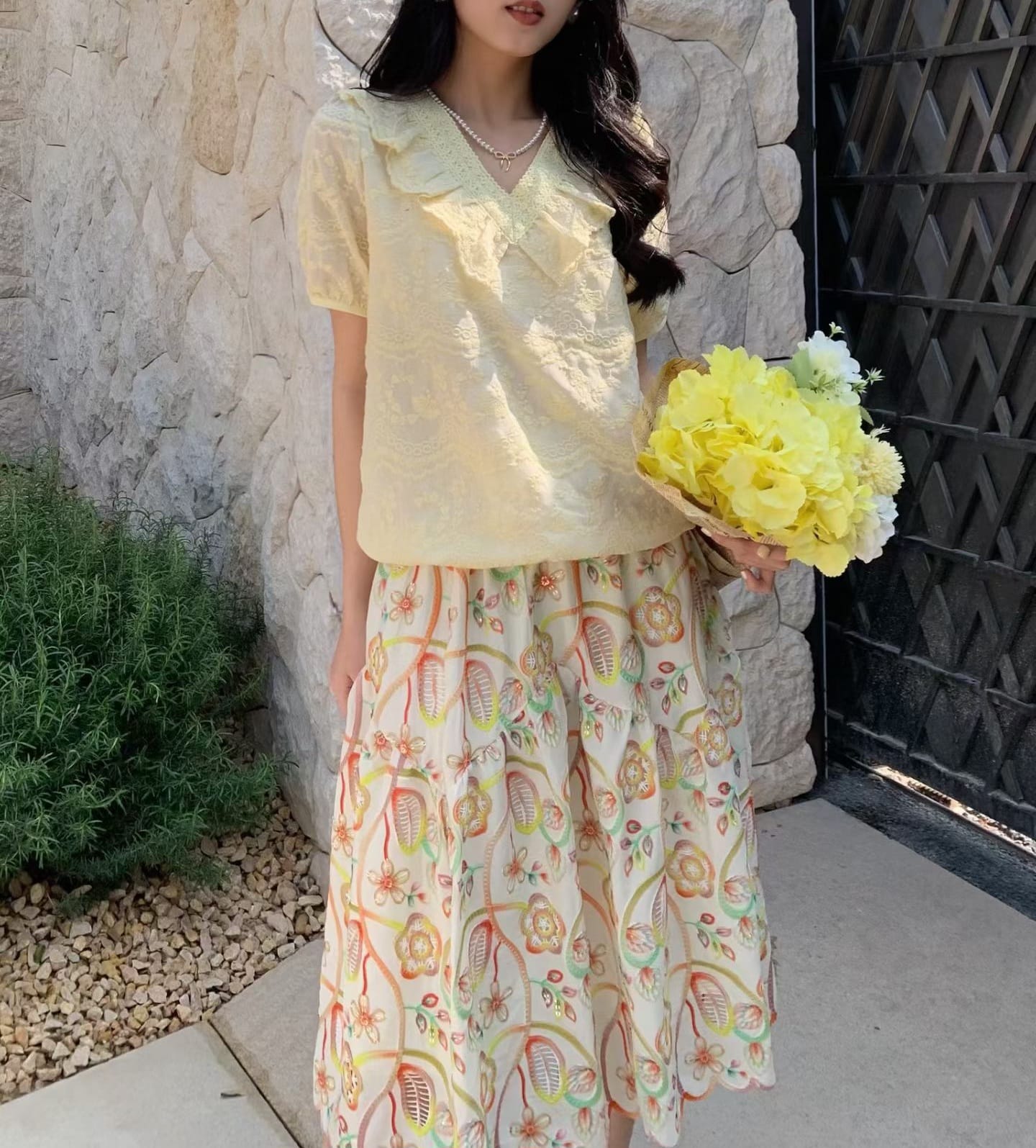 刺綉通花料花邊領top (胸M38寸 L40寸 XL42寸 落單備注顔色碼數)