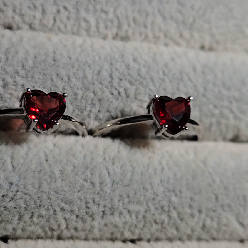 Garnet faceted heart-shaped ring in adjustable sterling silver - GAR156