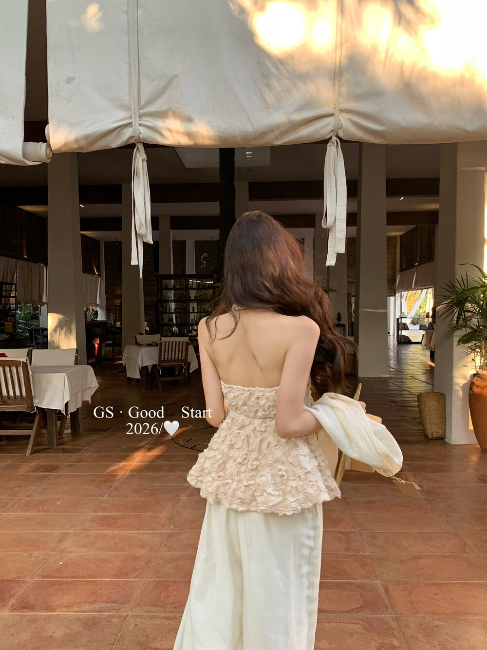 1761 GS START "ROSÉE PETALINE HALTER TOP”