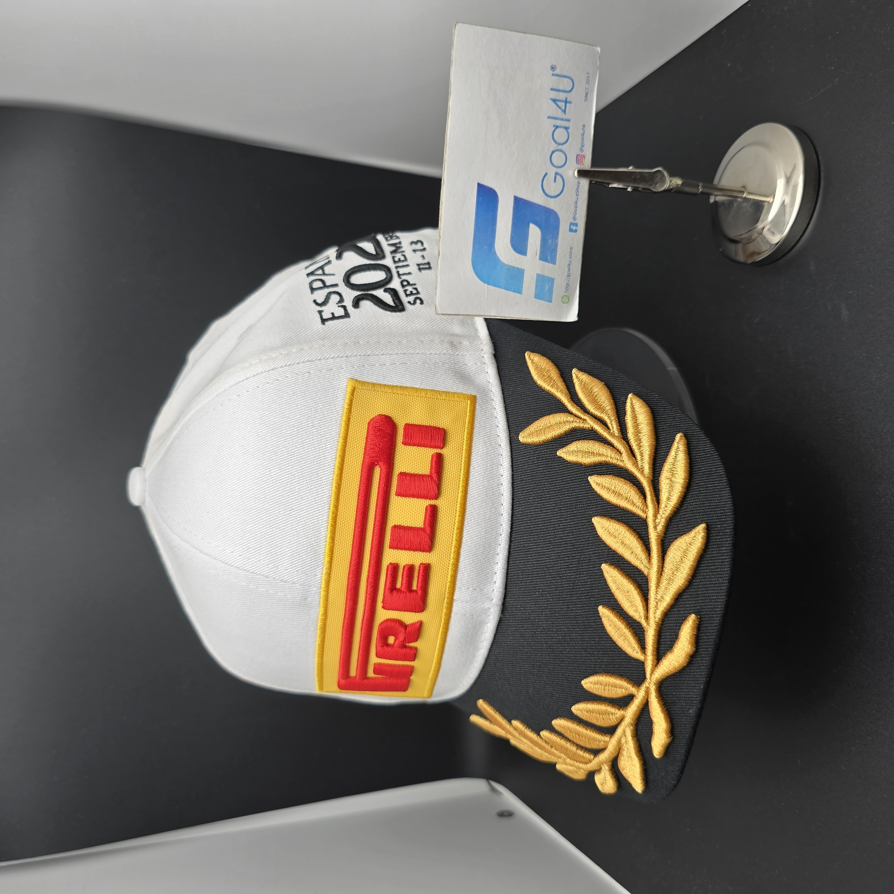 F1 Pirelli倍耐力 2026 西班牙馬德里站特別版 P1冠軍帽 PIRPC0119