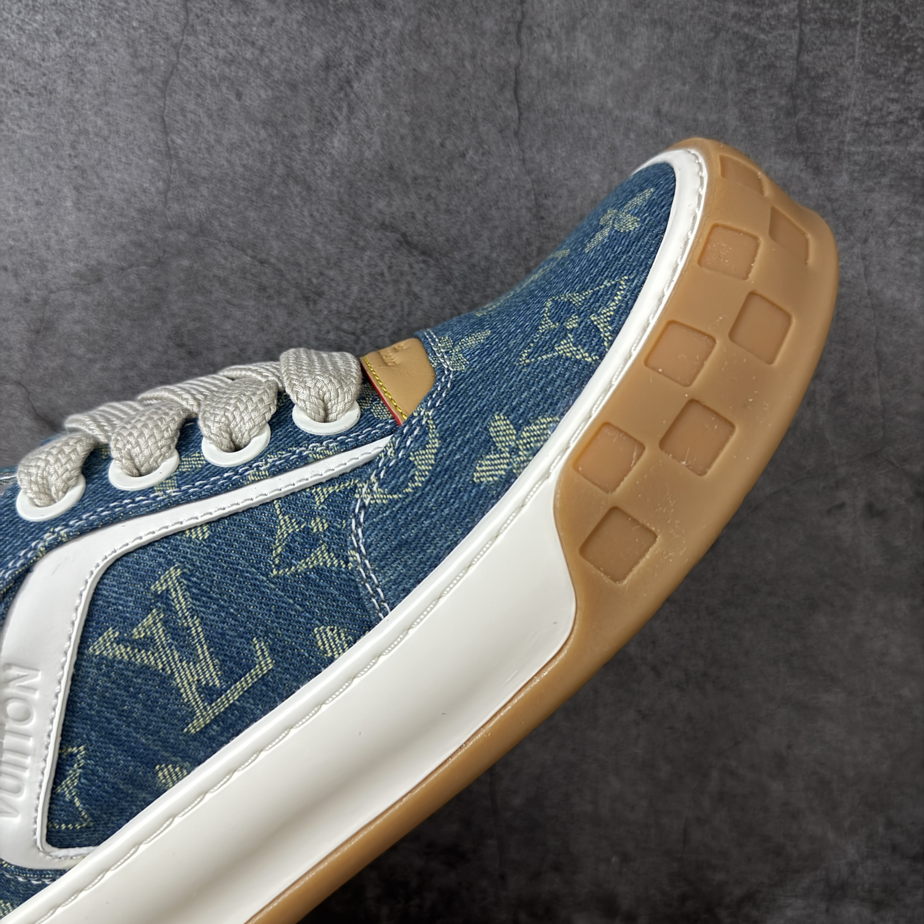 Louis Vuitton LV Tilted 